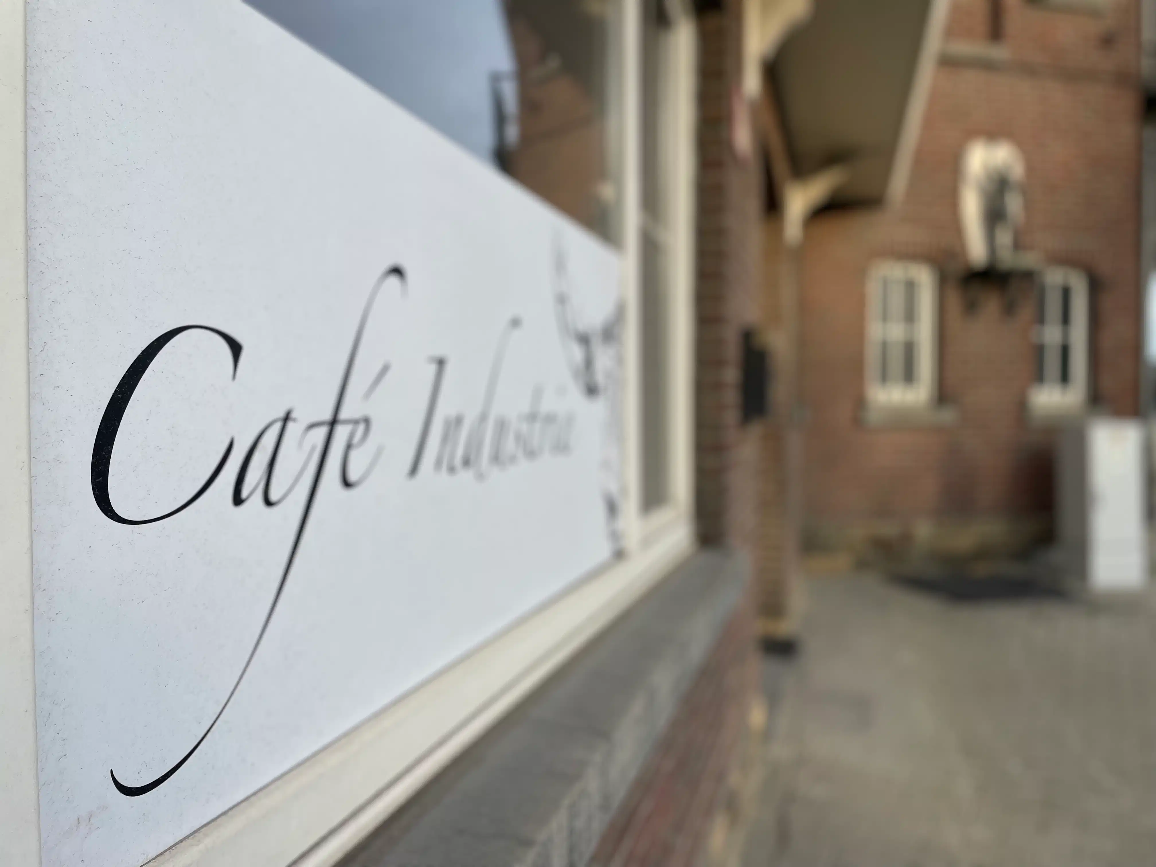 Commercieel pand met woonst te huur op toplocatie in Tienen foto 2