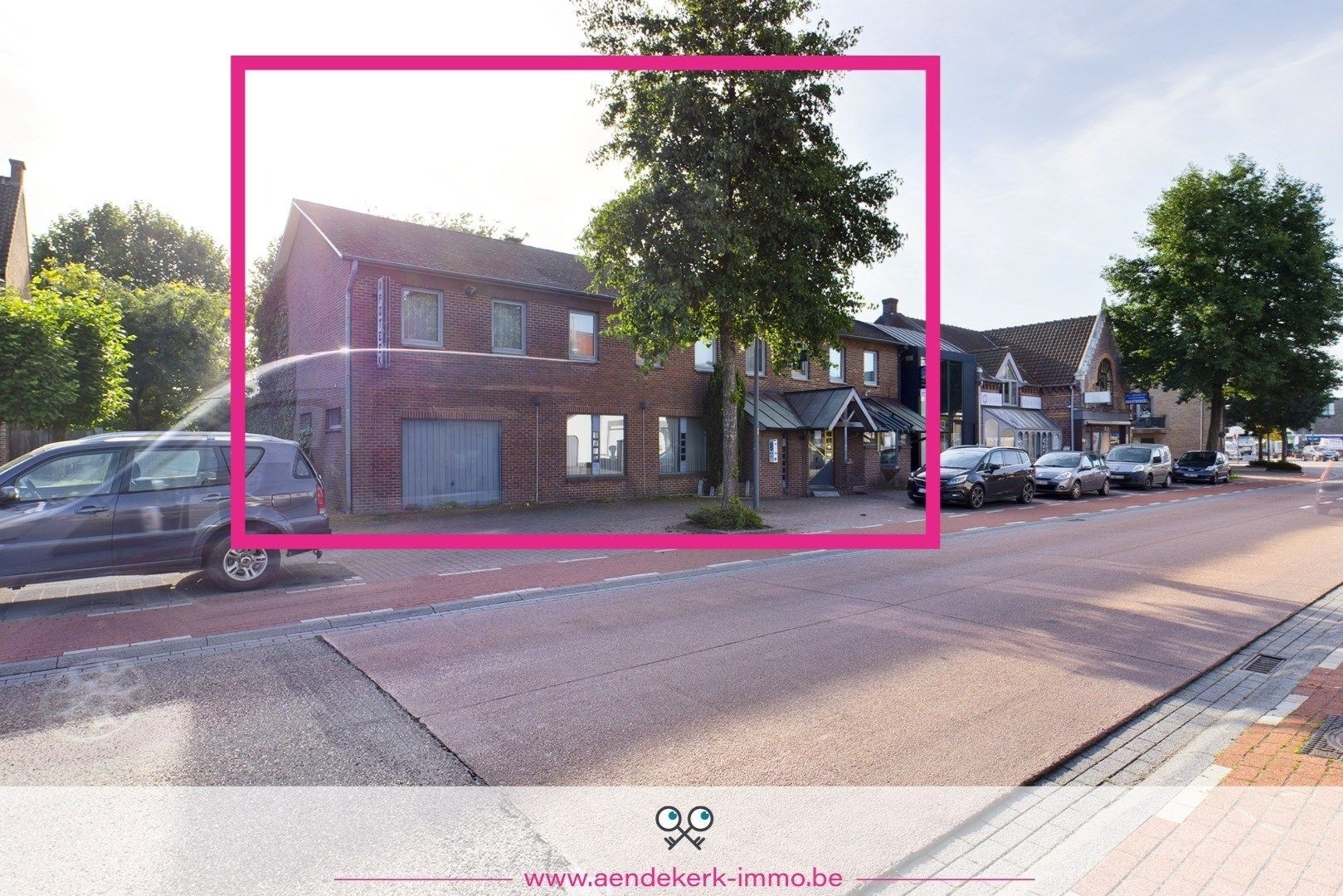 Ruime gezinswoning met handelsruimte in Kinrooi foto {{pictureIndex}}