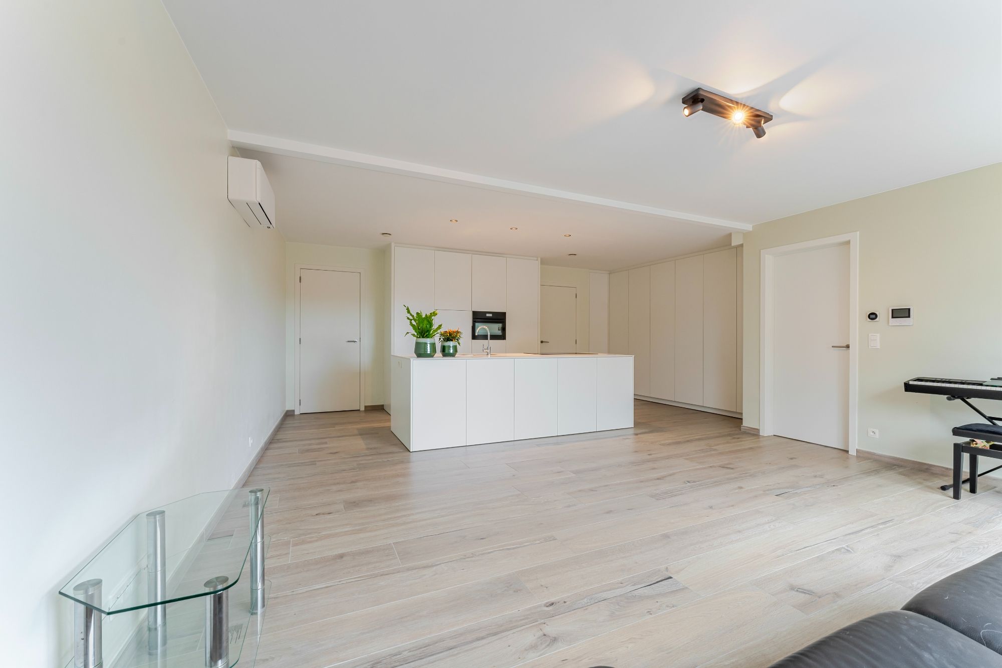 Handels- of kantoorruimte met privé-woonst op toplocatie Ligging als absolute troef foto 11