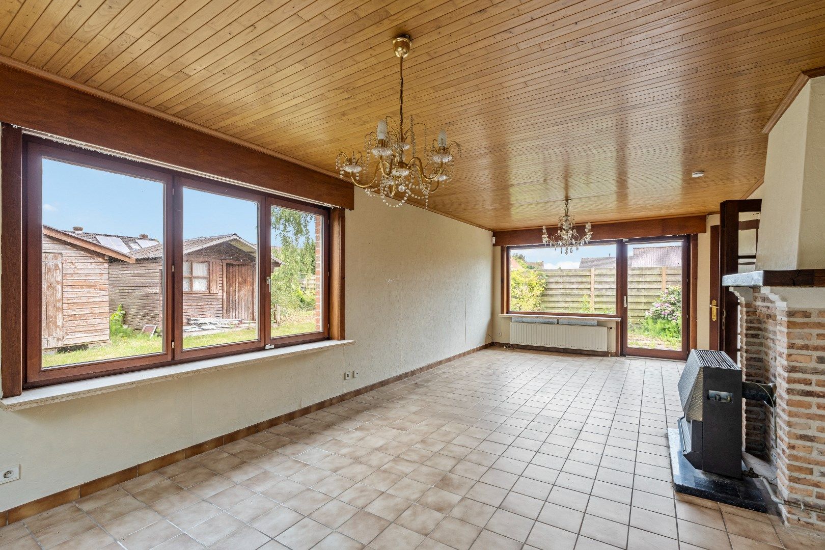 Woning met 3 slaapkamers, ruime garage en tuin op 662m². foto 6