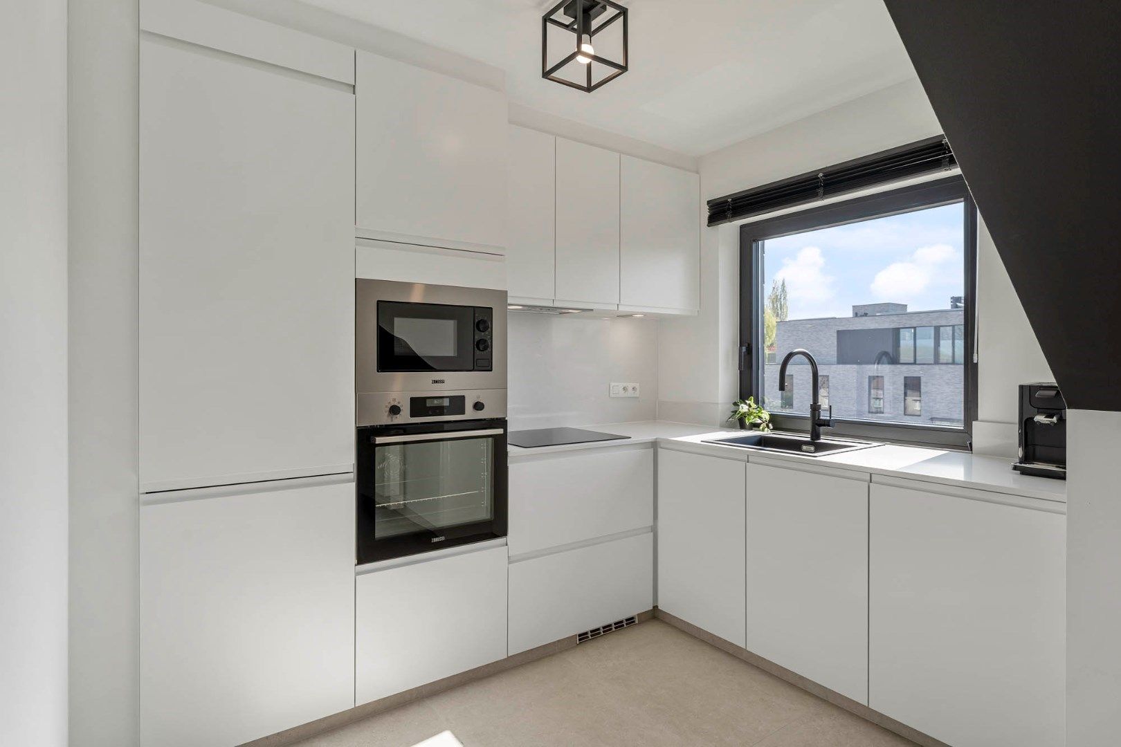 Knap afgewerkt 2-slaapkamer appartement met standplaats vlakbij het centrum foto 2