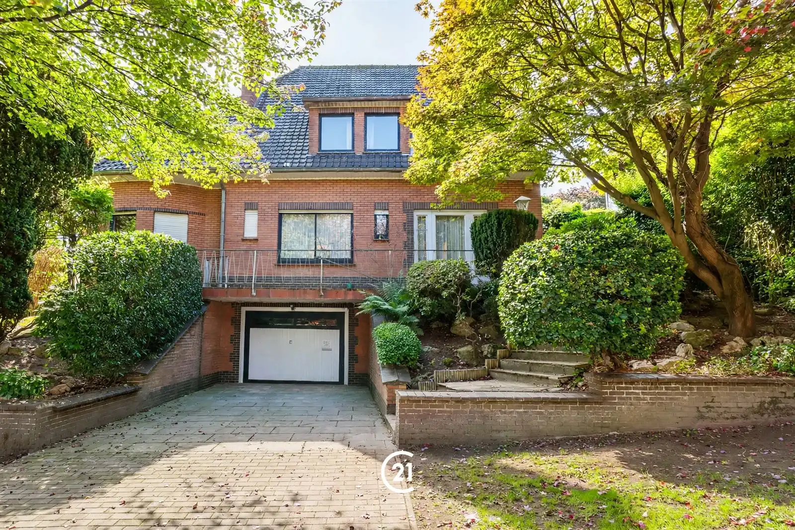 Hoofdfoto van de publicatie: Villa op een uitstekende locatie