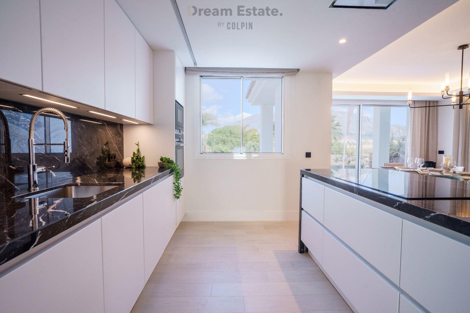 Villa La Concha is gelegen in de omgeving van Las Brisas Golf, Nueva Andalucia, Marbella. foto 14