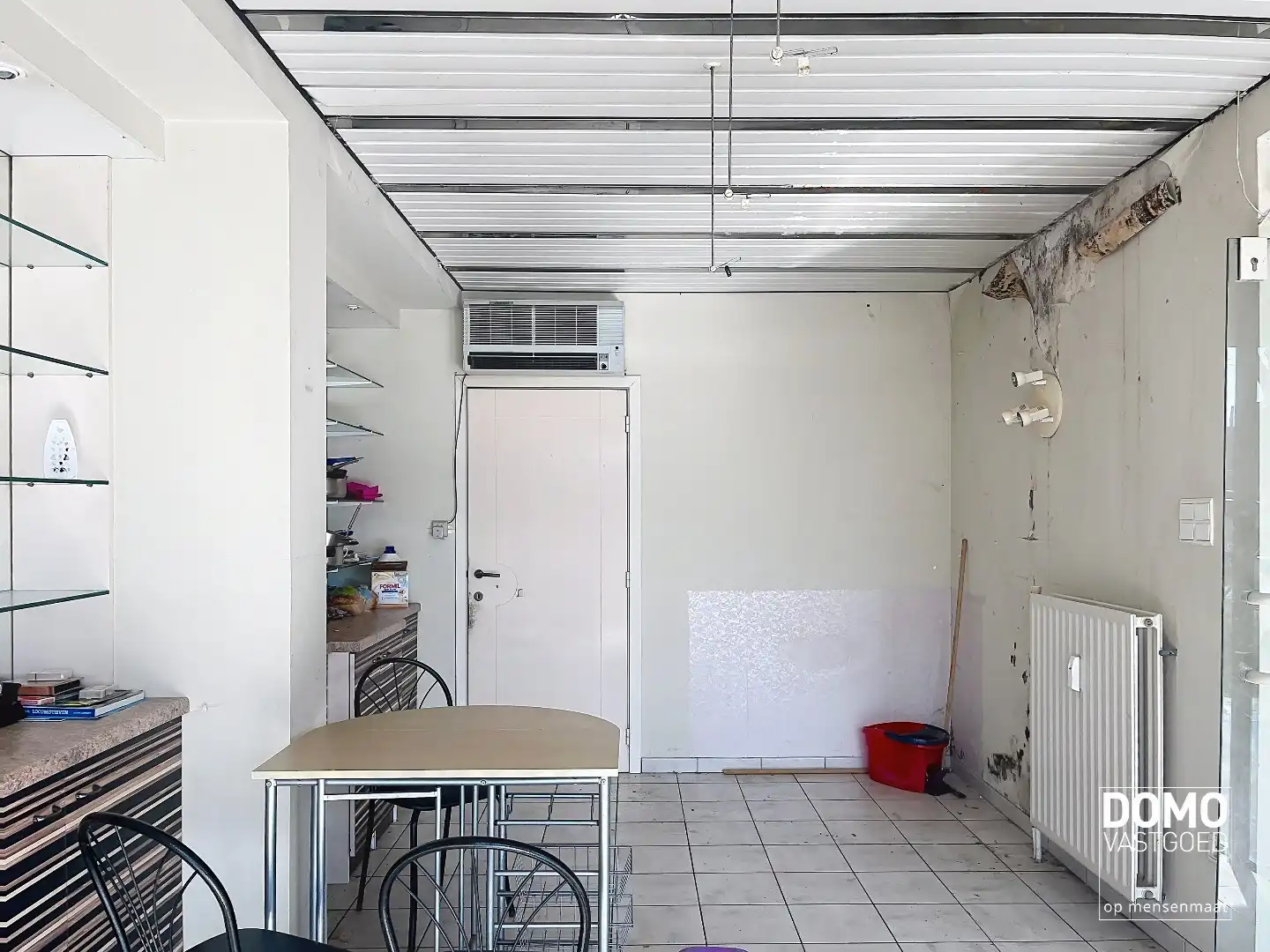 VOLLEDIG TE RENOVEREN HANDELSPAND MET WOONST IN KERMT foto 5