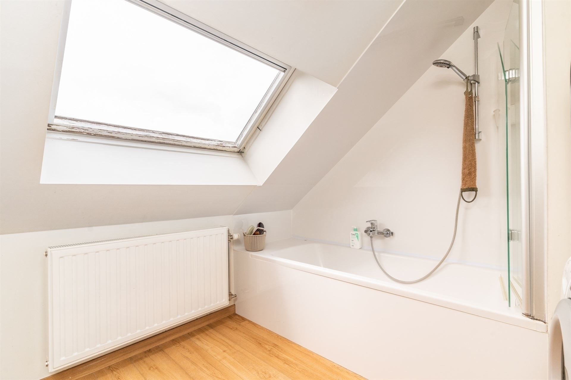 Ruim 2-slpk app met autostaanplaats nabij centrum Mechelen foto 11