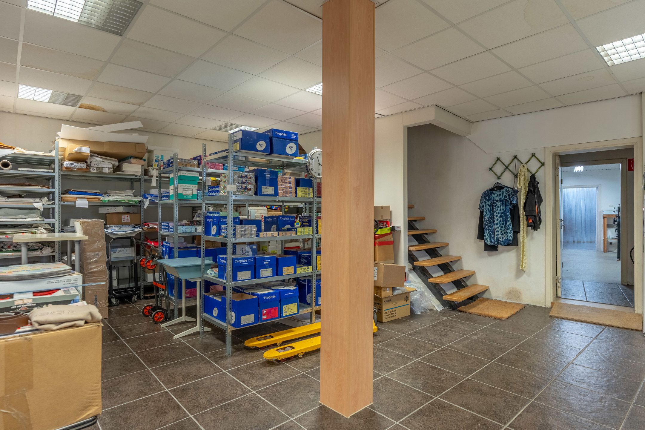 Verrassend ruime handelswoning met bovenliggend appartement. foto 16