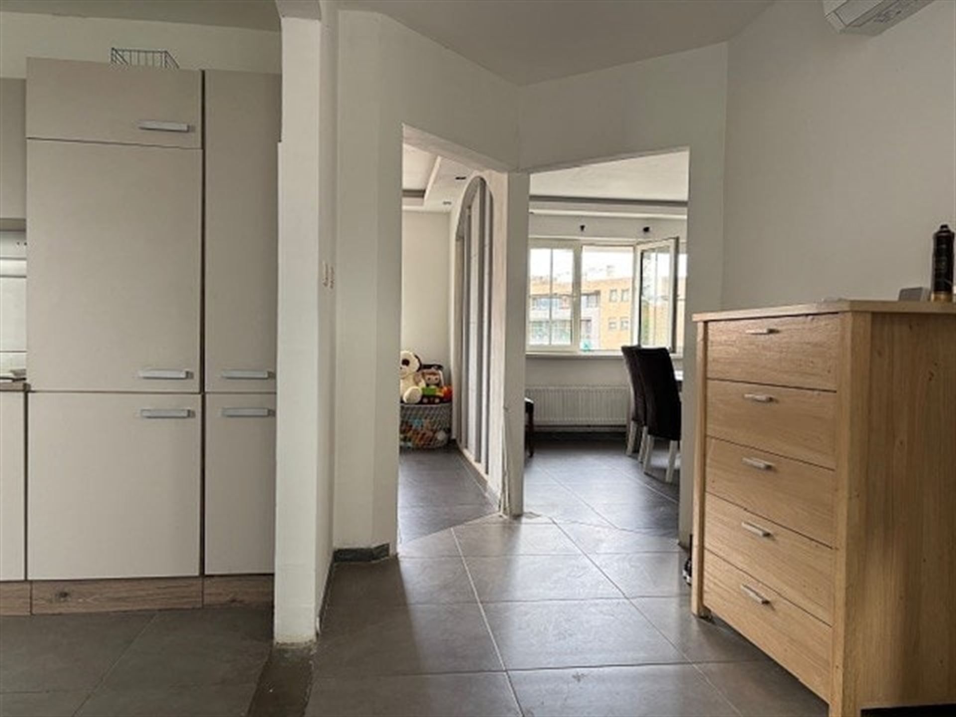 Handelspand met bovenliggend appartement met 1 slaapkamer gelegen op commerciële locatie in Maasmechelen! foto 9