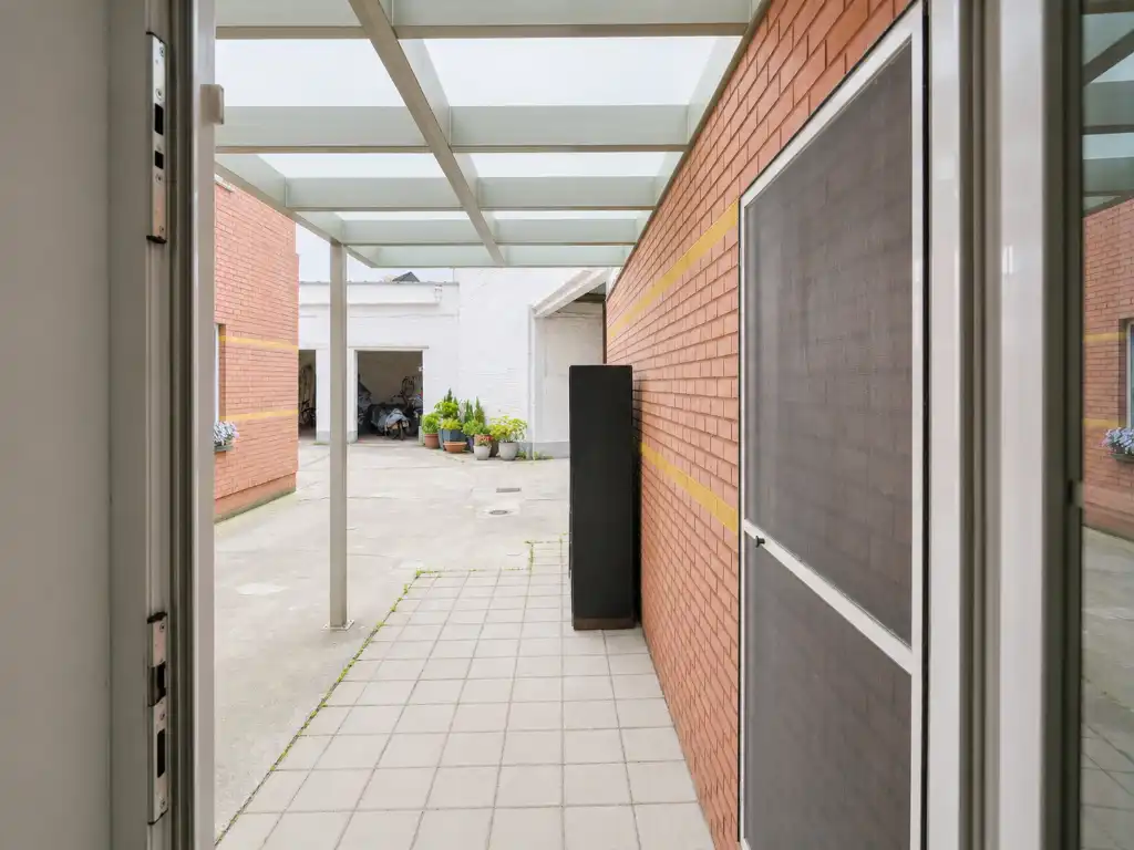 Ruime woning met drie slaapkamers en polyvalente ruimte in het historisch centrum, met zicht op het water. foto 24