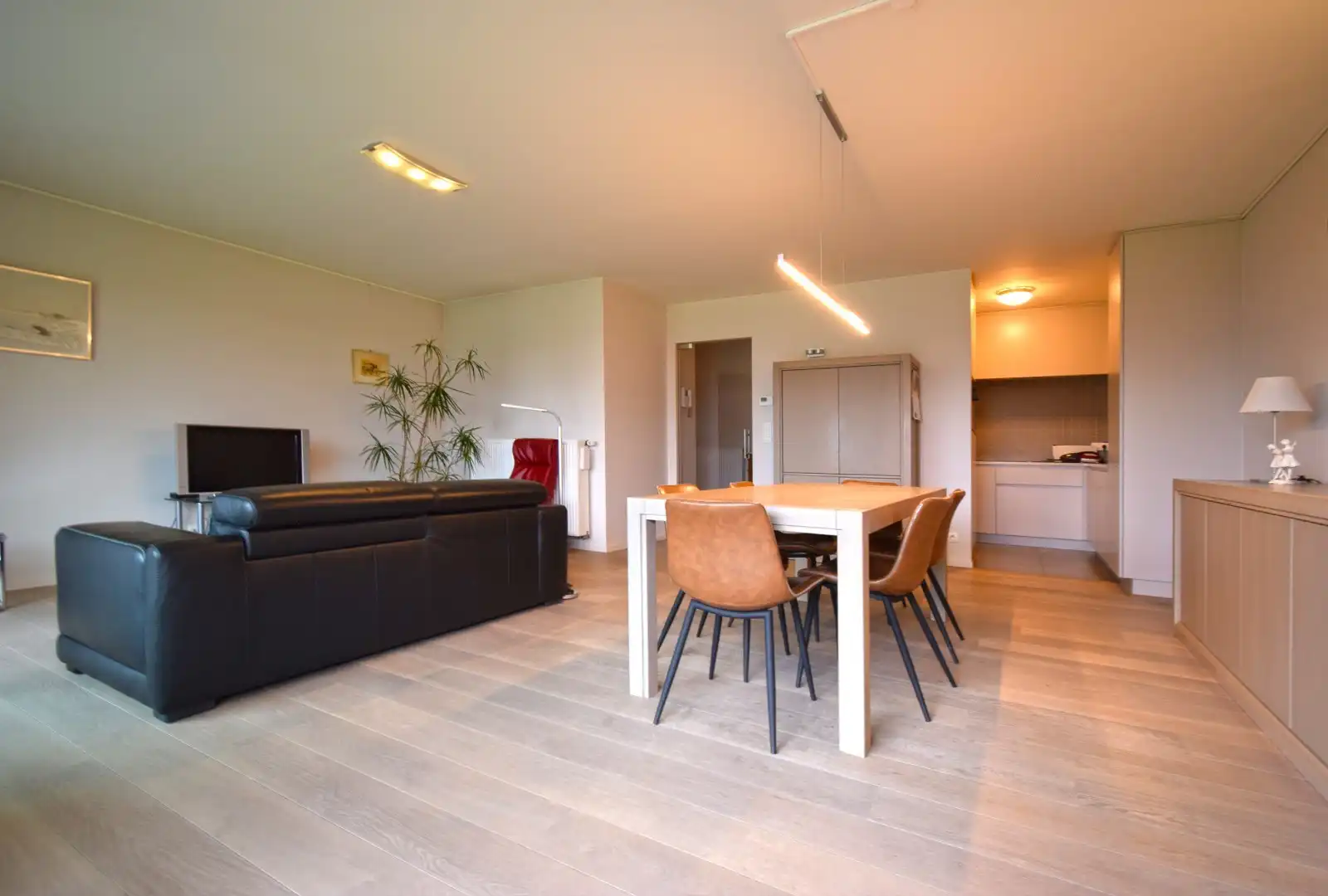 ZEER RESIDENTIEEL NIEUWBOUW APPARTEMENT foto 4