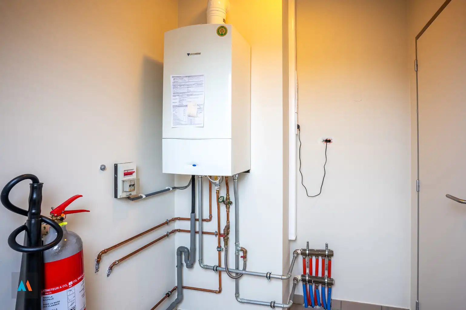 Kantoorgebouw met dakappartement foto 25