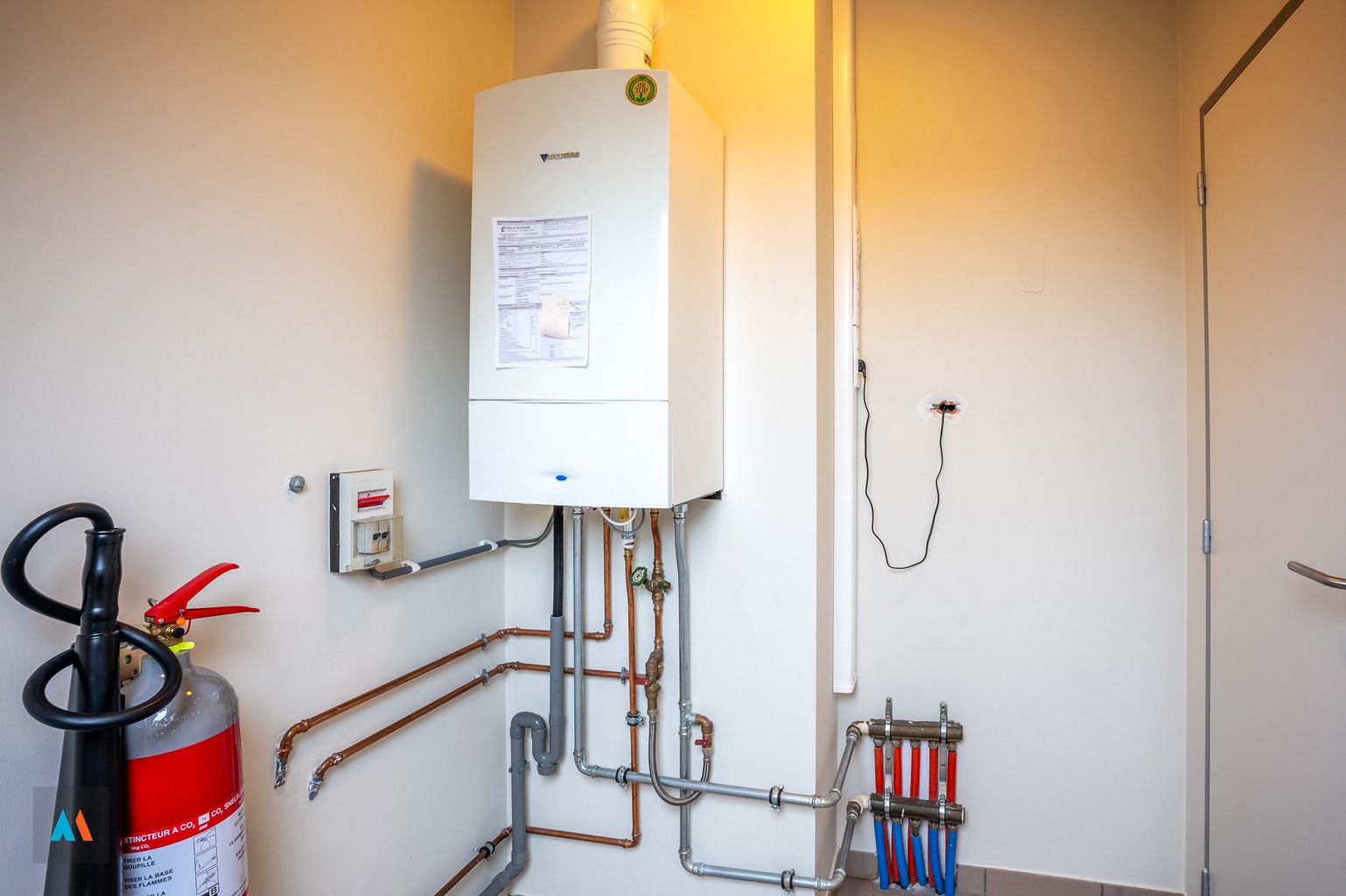 Kantoorgebouw met dakappartement foto 25