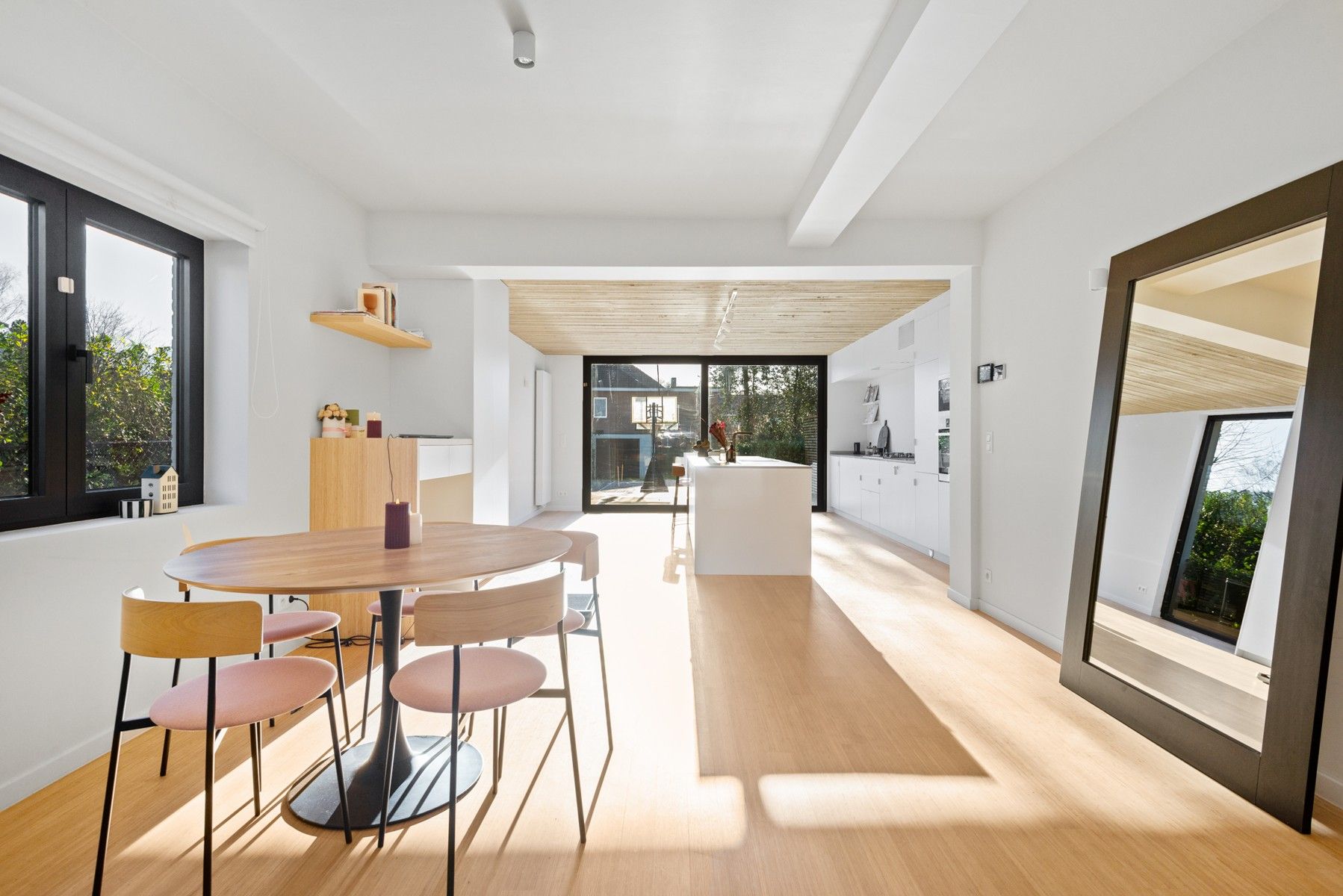 Recent gerenoveerde woning met hoogwaardige afwerking foto 5