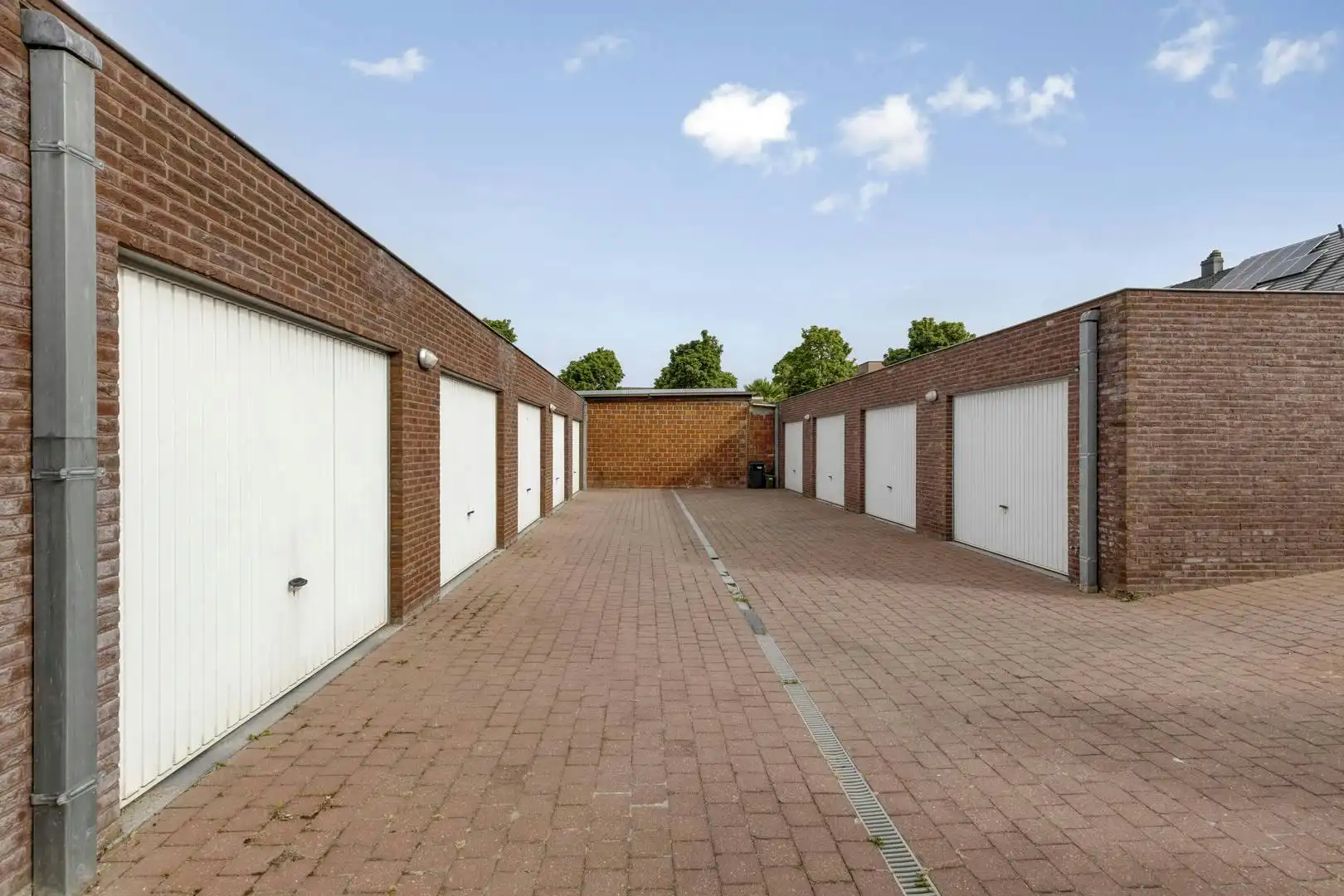 Instapklaar appartement in Ieper met ruim zuidwest gericht terras en garage  foto 12
