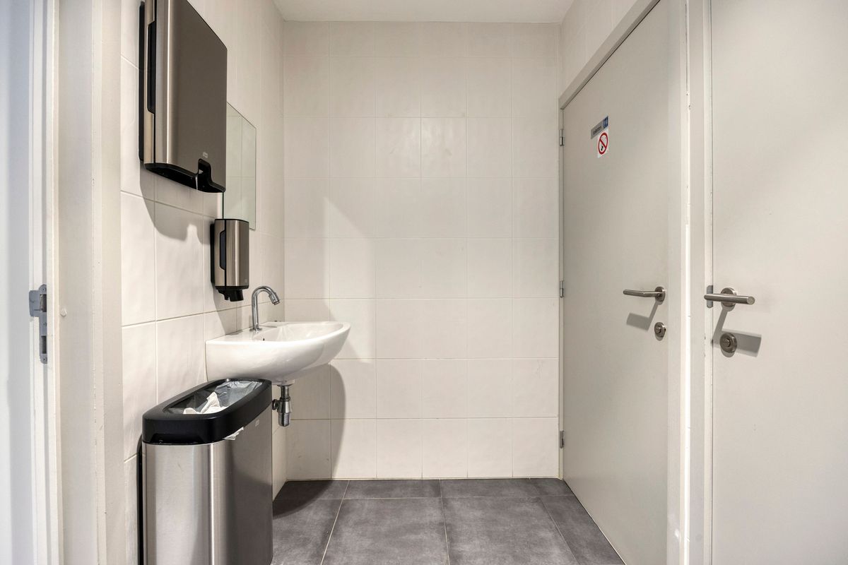 BAANWINKEL MET PARKING OP TOPLOCATIE foto 12