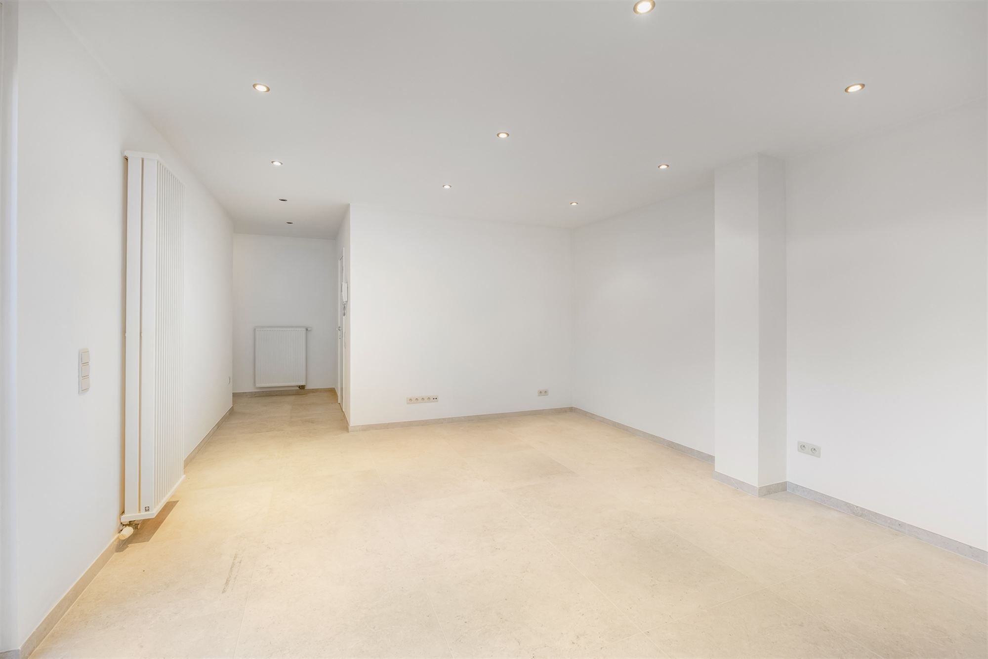 VOLLEDIG INSTAPKLAAR GELIJKVLOERS APPARTEMENT (145M²) MET 2 SLAAPKAMERS, INPANDIGE GARAGE EN TUIN/KOER TE BERINGEN-CENTRUM foto 8