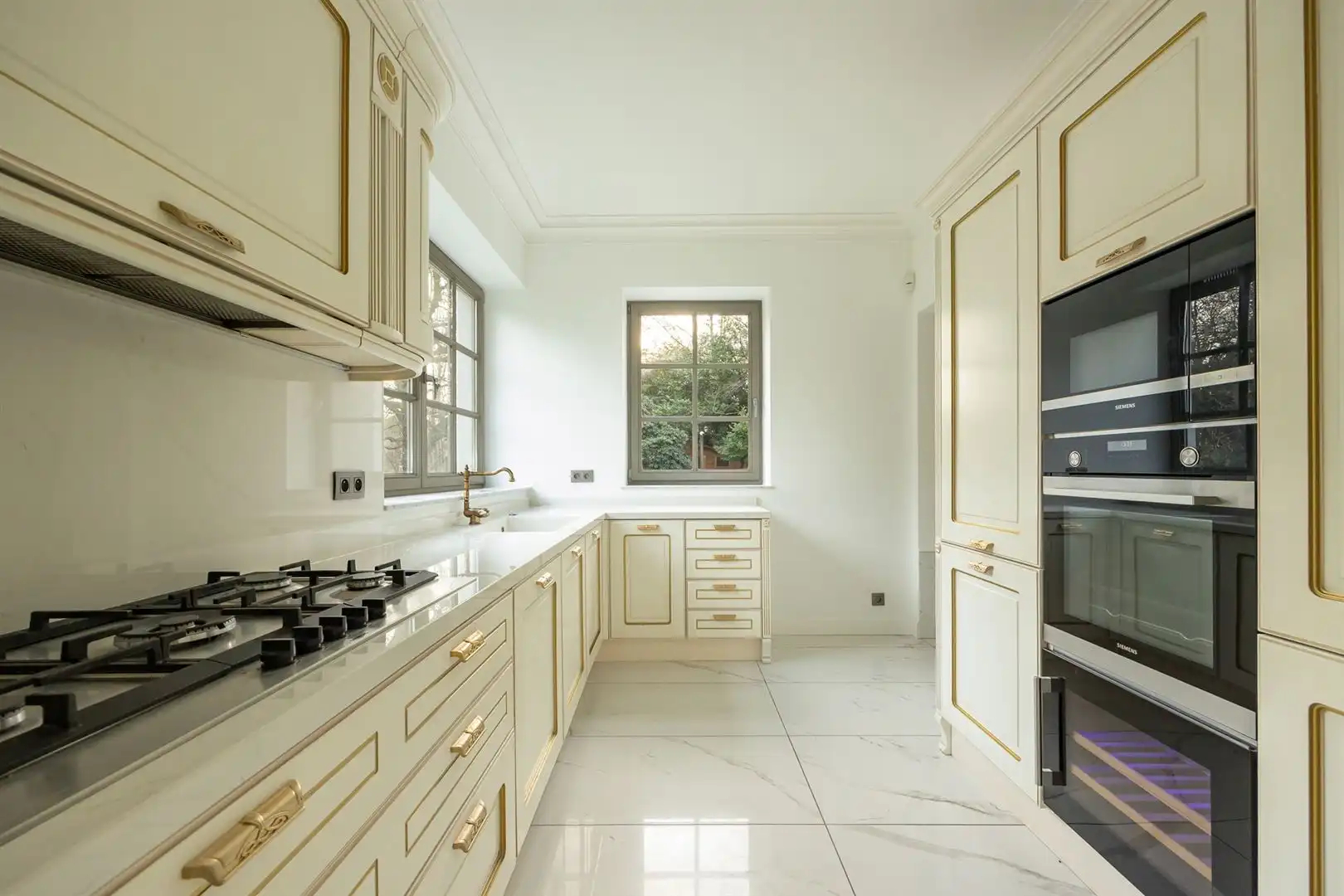 State-of-the-art villa tussen eeuwenoude bomen foto 14