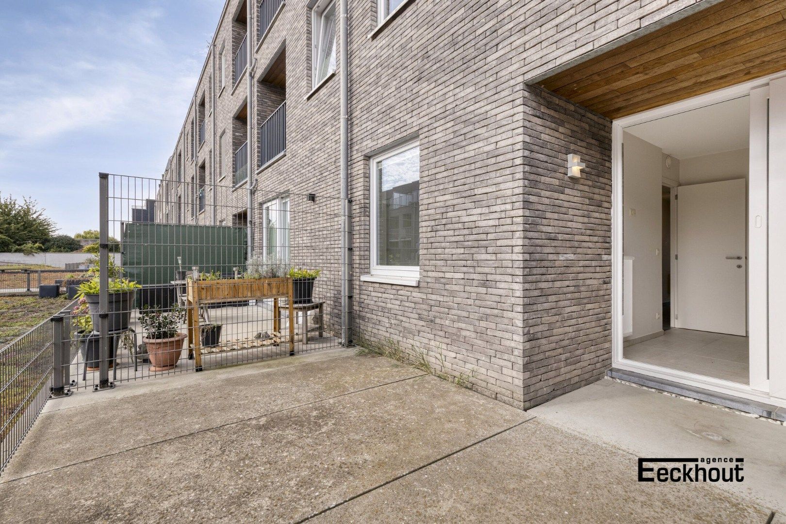 Instapklaar 2-slaapkamer appartement met ruim terras gelegen aan de Spuikom te Bredene! foto 4