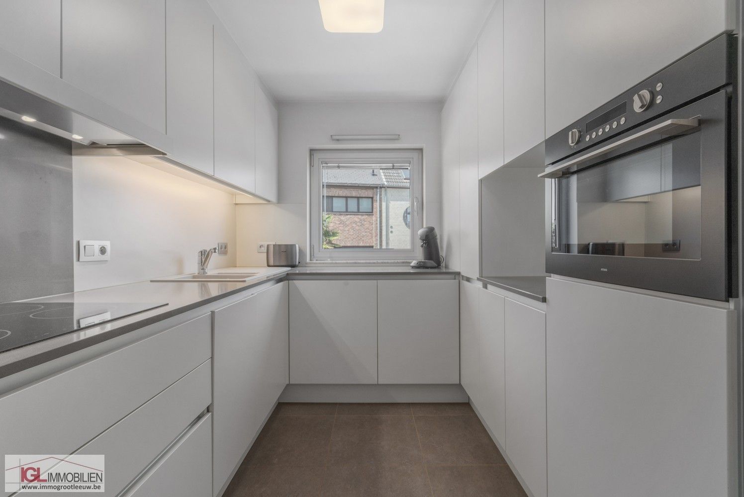 Modern appartement met 2 slaapkamers en garage! foto 4