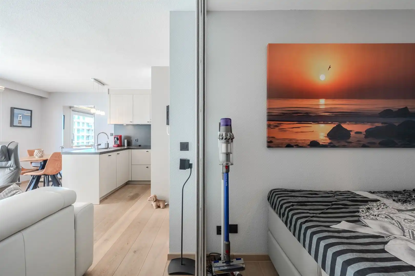 Prachtige studio met zijdelings zeezicht in perfecte staat foto 10