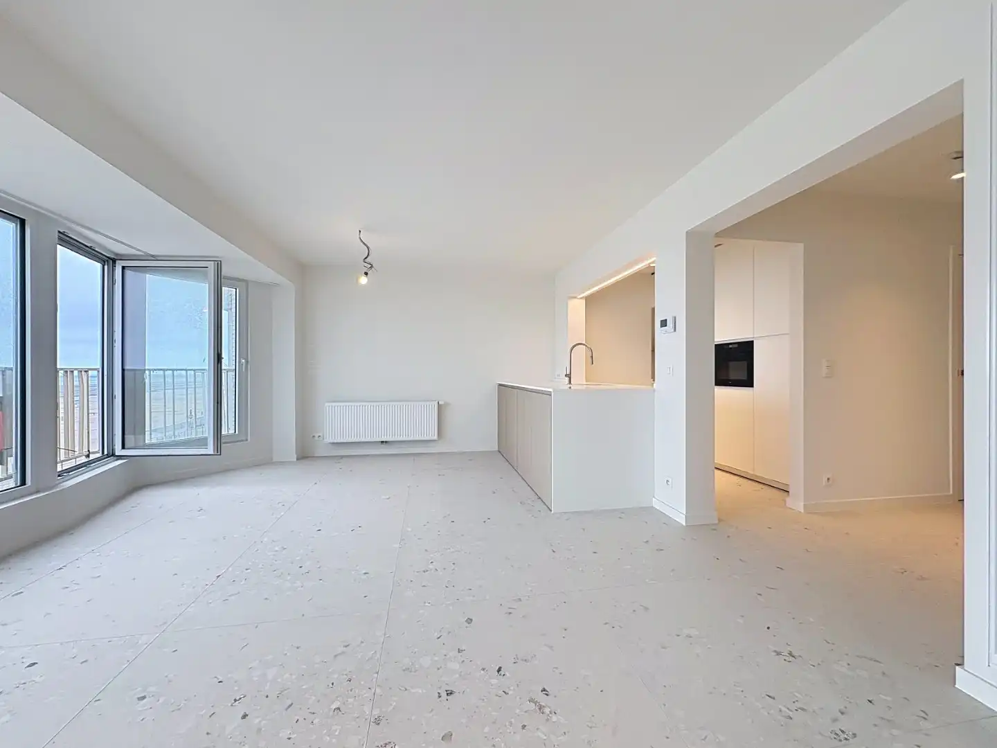 Volledig vernieuwd appartement met frontaal zeezicht foto 13