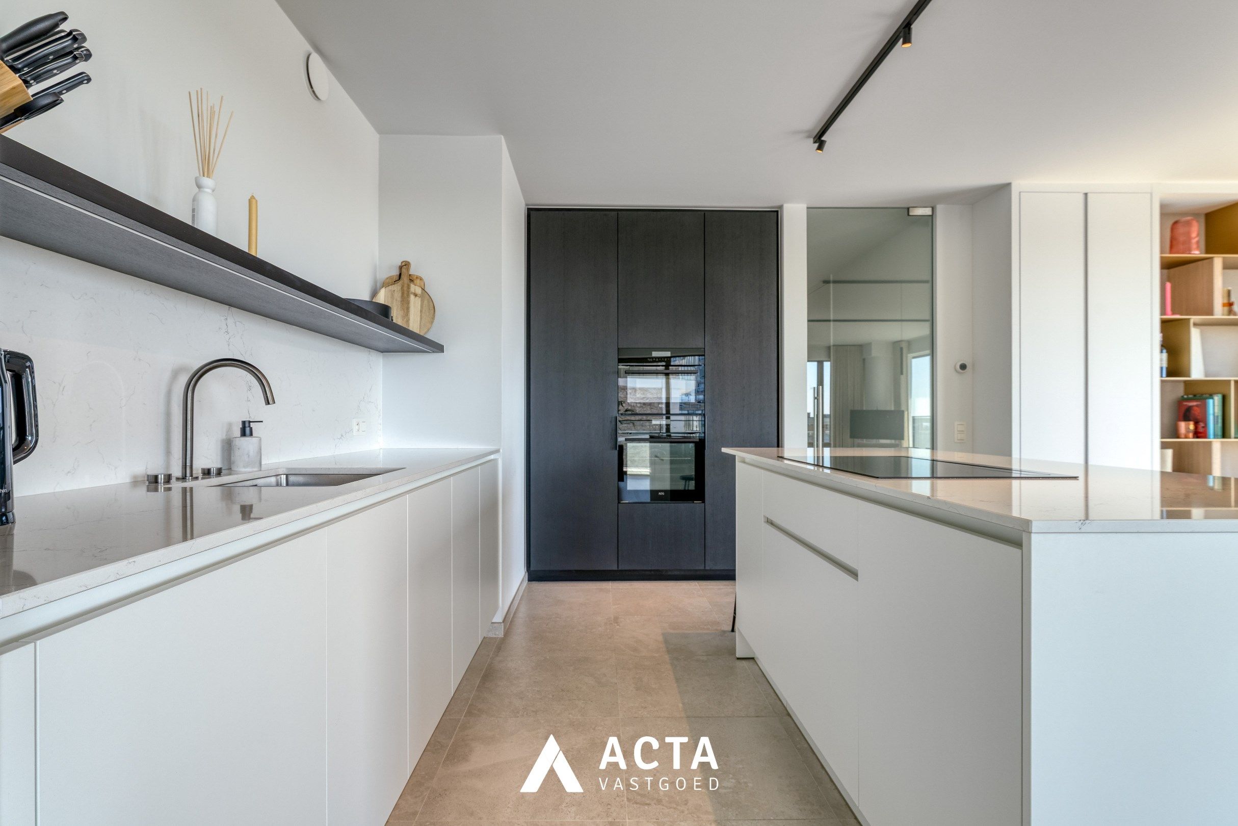 Luxueus afgewerkt nieuwbouw appartement in SKY TOWER ONE foto 5