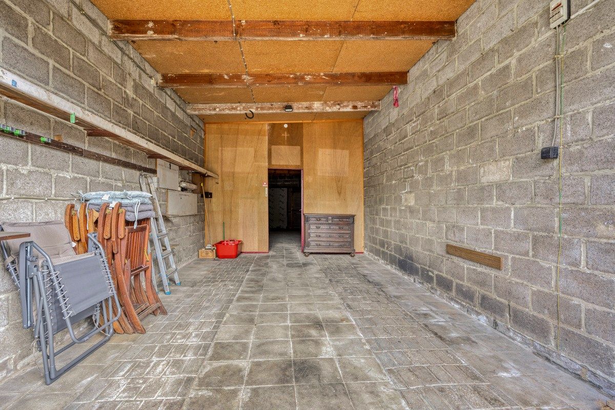 Ruime gelijkvloerse woning met zeer grote garage en leuke tuin te Tongeren  foto 27