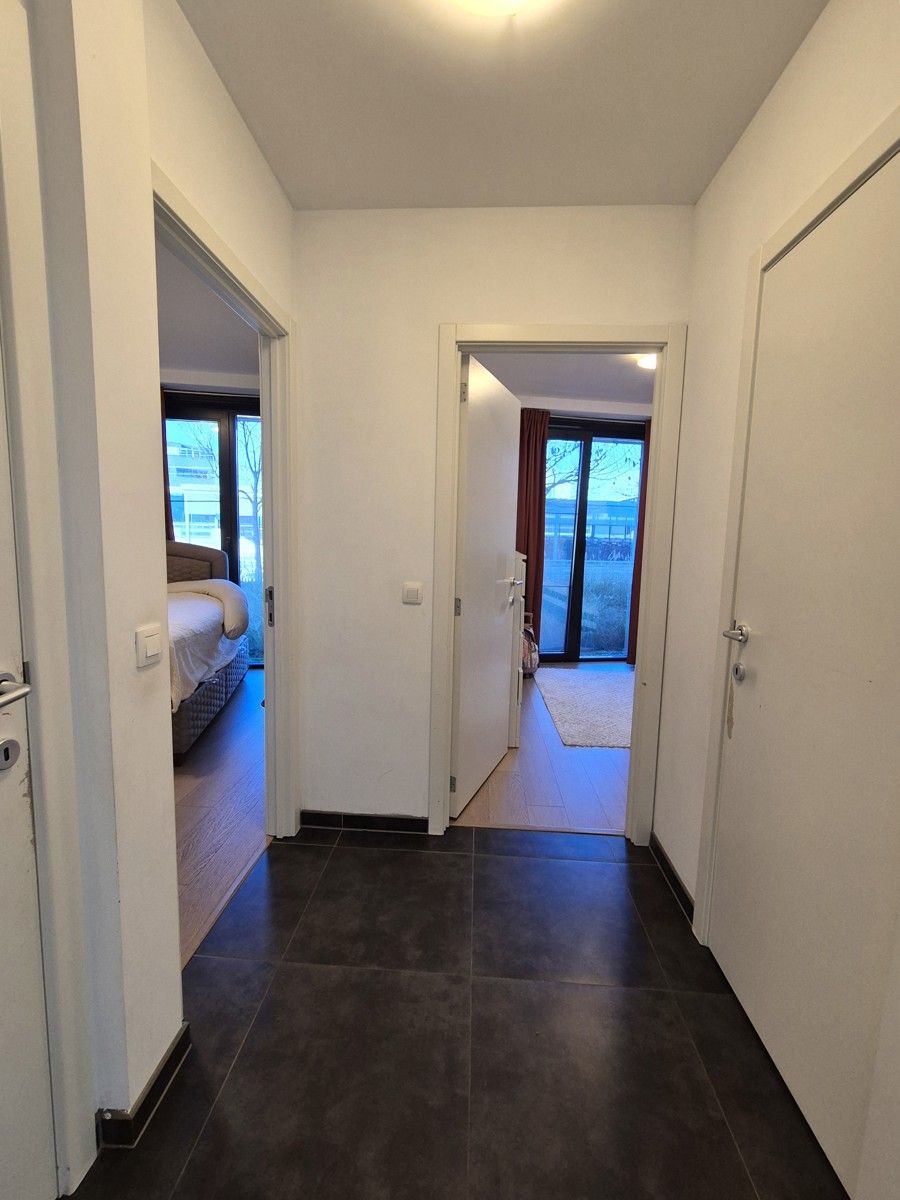 Grote glaspartij naar tuin/terras + recent esthetisch gebouw foto 8