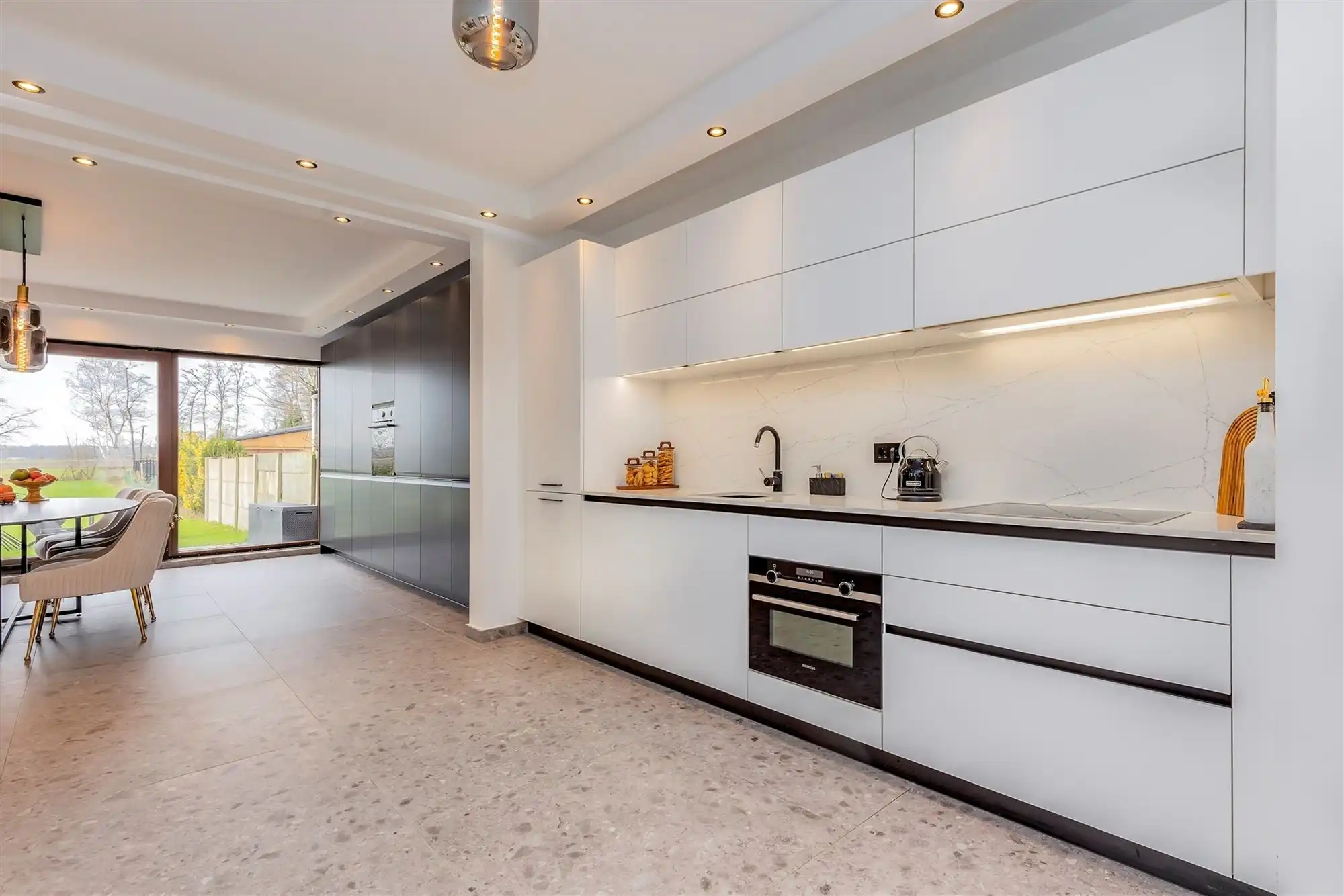 Stijlvolle gerenoveerde halfopen bebouwing met tuin en 3 slaapkamers in Oostmalle foto 9