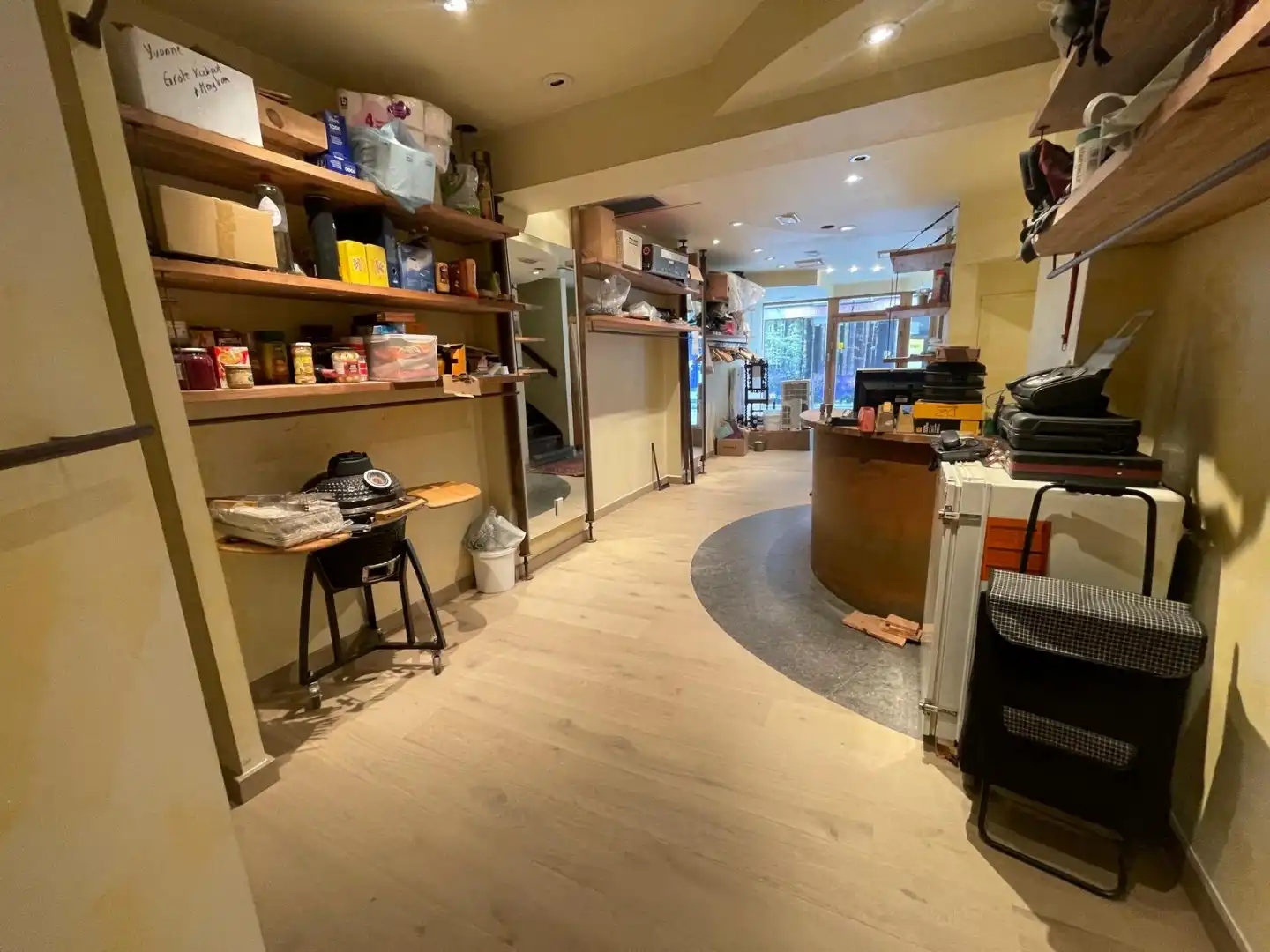 Karaktervol hoogwaardig afgewerkt gebouw met winkelruimte en woonst  foto 18