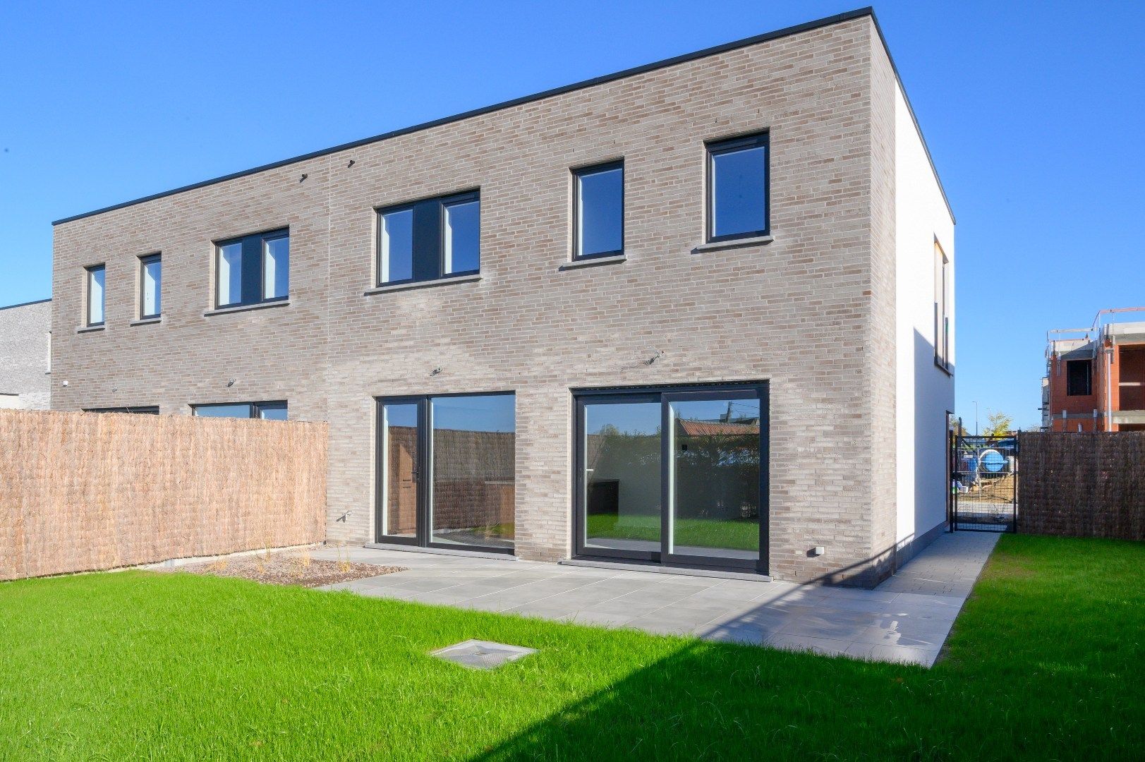 INSTAPKLARE NIEUWBOUWWONING MET 3 SLPKS | GARAGE EN TUIN foto 14