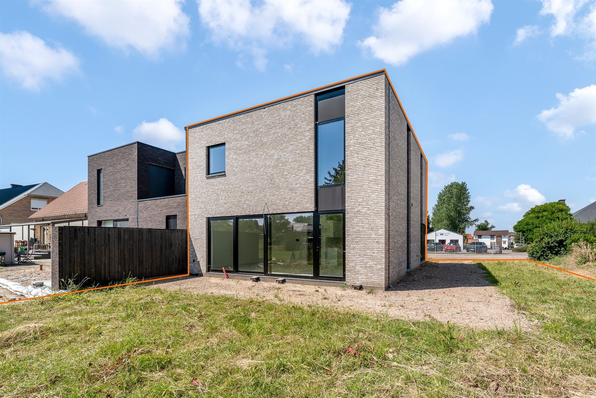 VOLLEDIG AFGEWERKTE NIEUWBOUWWONING (200M²) MET 3 SLAAPKAMERS EN E-PEIL 20! foto 4