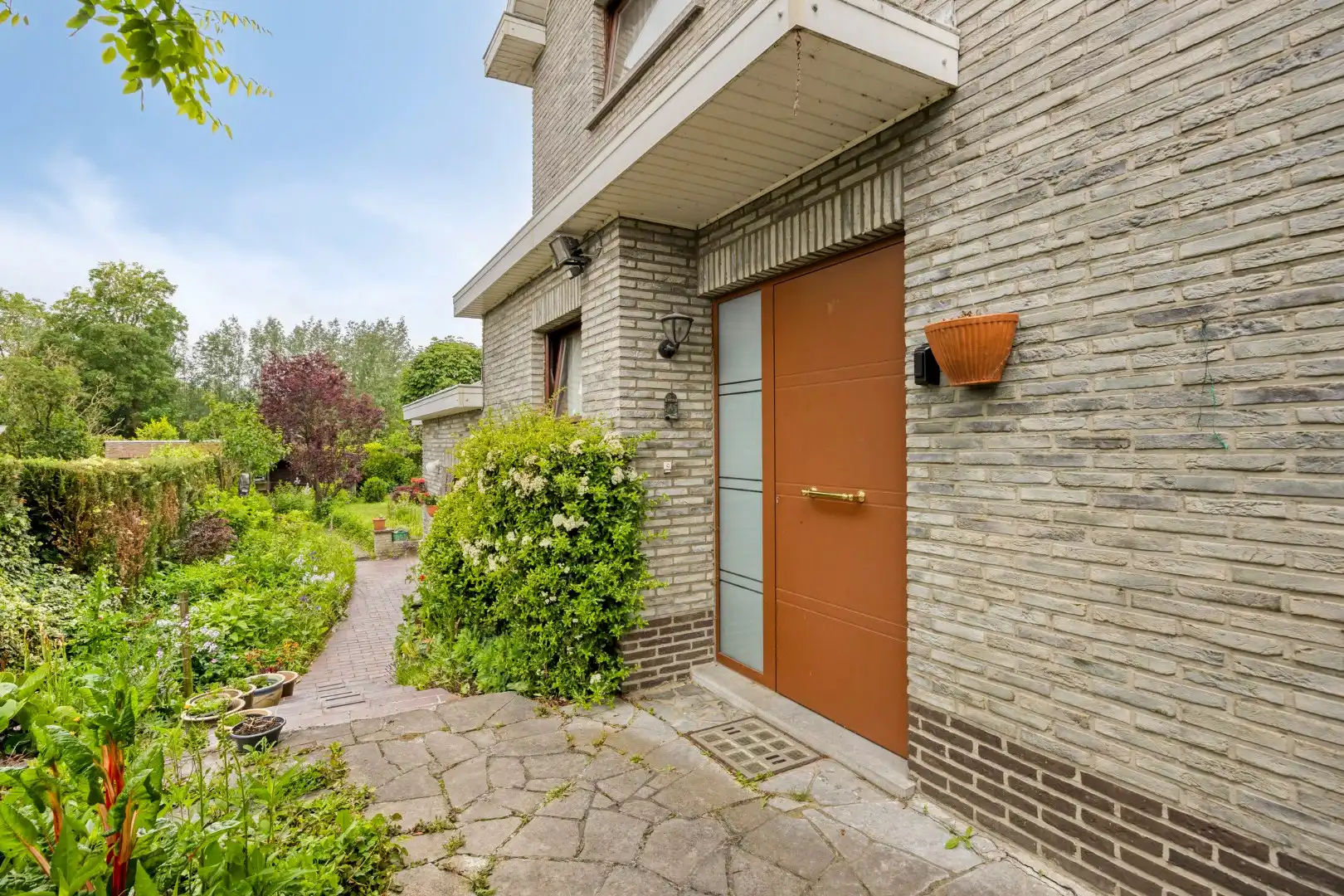 Te koop in Merchtem – Halfopen bebouwing met zonnige tuin op 4a 84ca foto 4