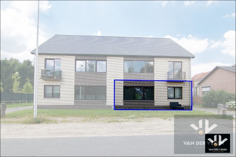 Hoofdfoto van de publicatie: Te renoveren, ruim, centraal en toch rustig gelegen glvl 2-slpkapp met ruim terras nabij centrum Halveweg Zonhoven