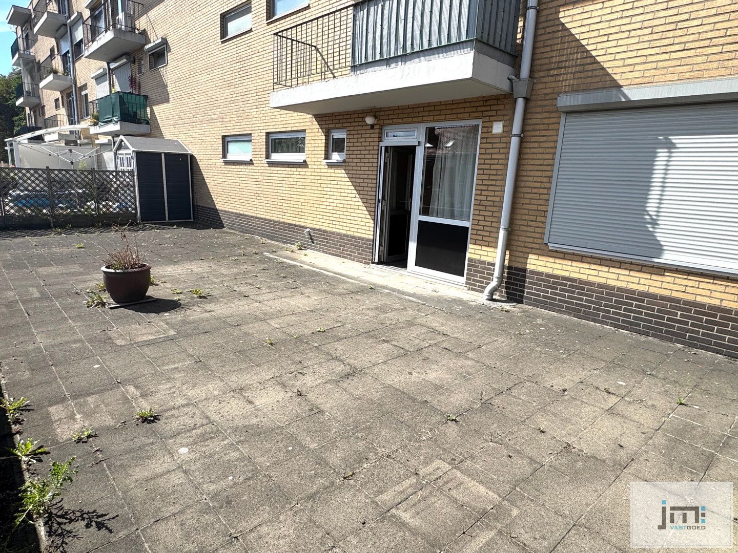 Gelijkvloers appartement met ruim terras en garage foto 9