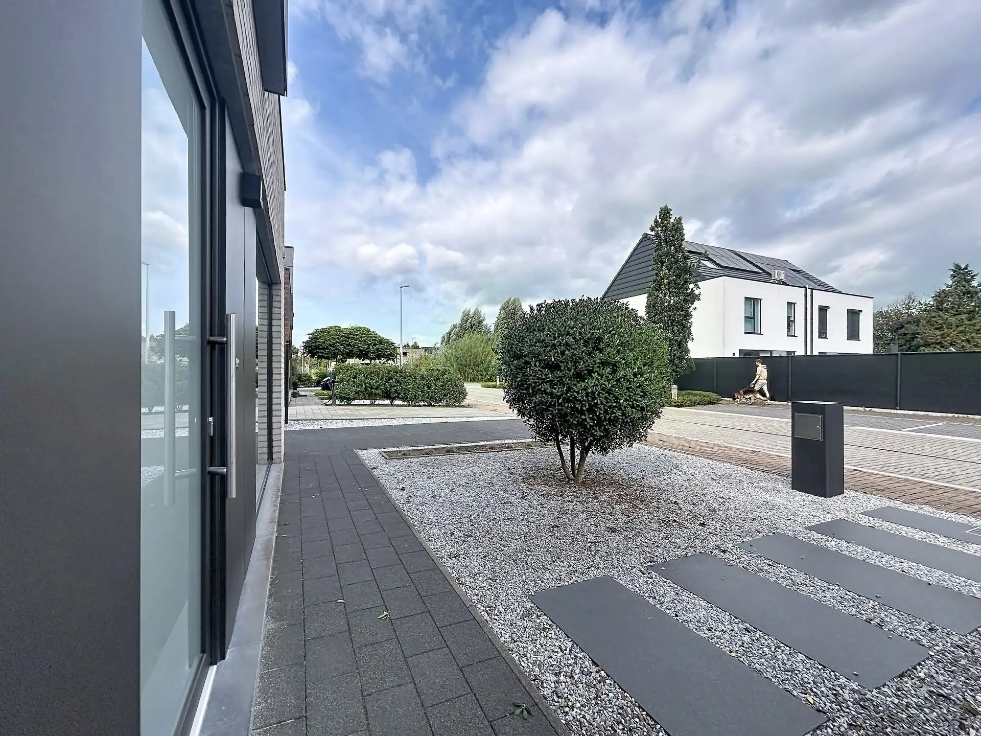Energiezuinige half open bebouwing met 3 slaapkamers, ingemaakt zwembad en carport  op toplocatie  foto 20