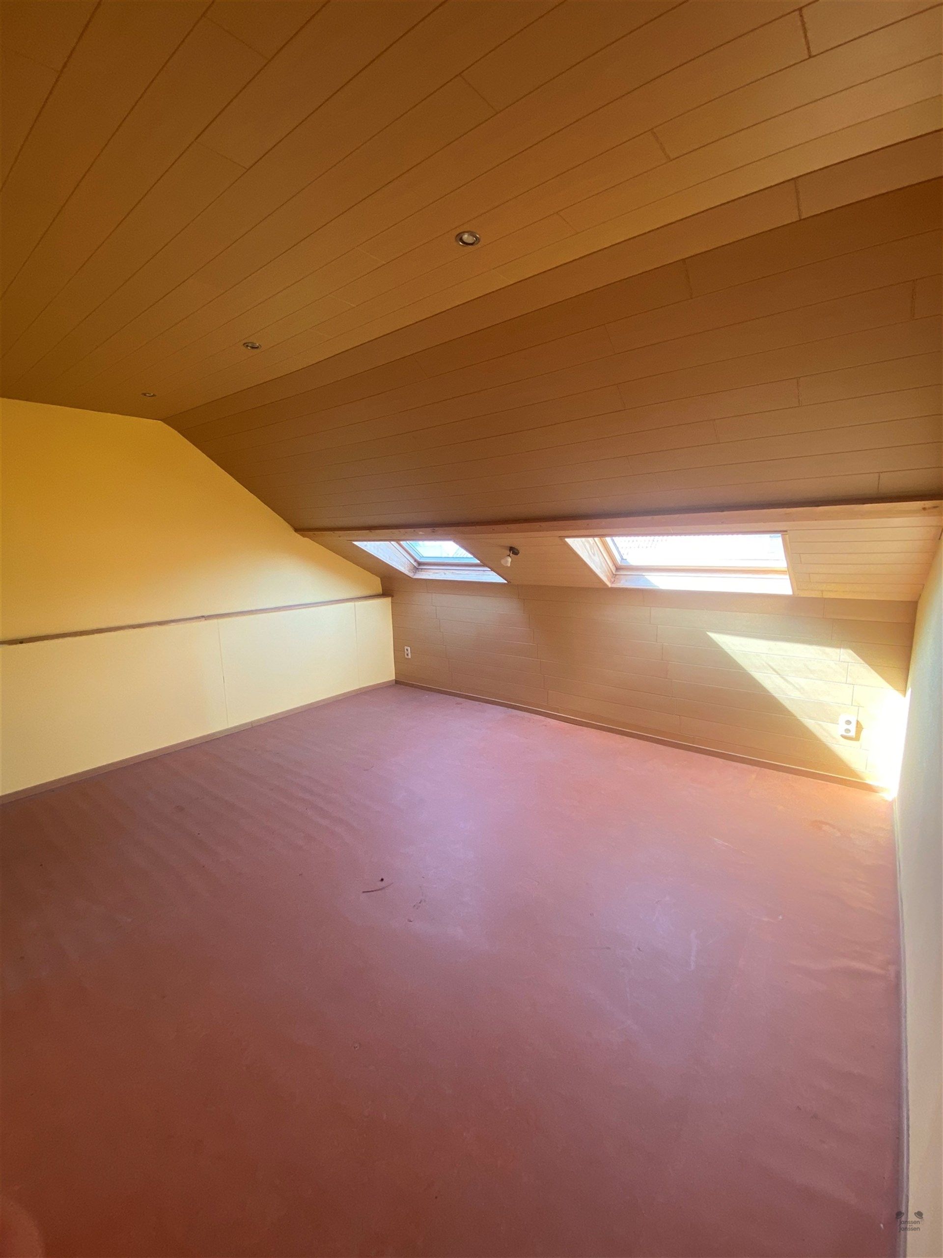 Ruime woning met 5 slaapkamers te Oostende foto 20