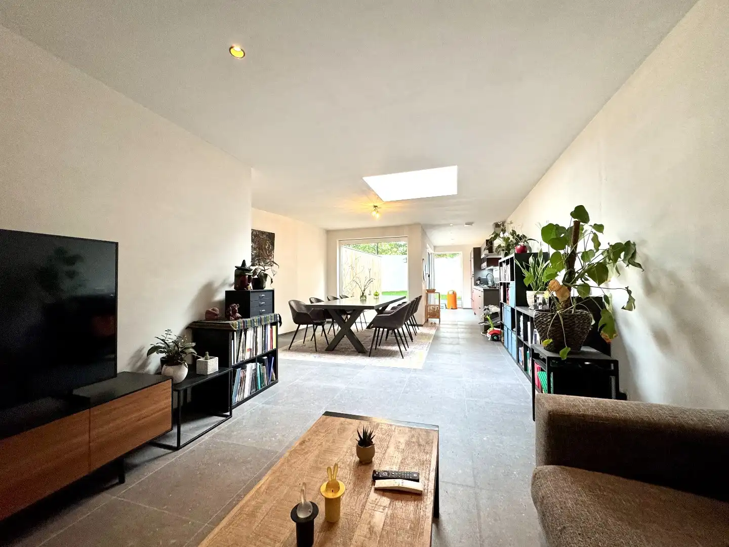 GERENOVEERDE WONING MET 4 SLPKS, 2 BADKAMERS, TUIN EN HUURGARAGE foto 6