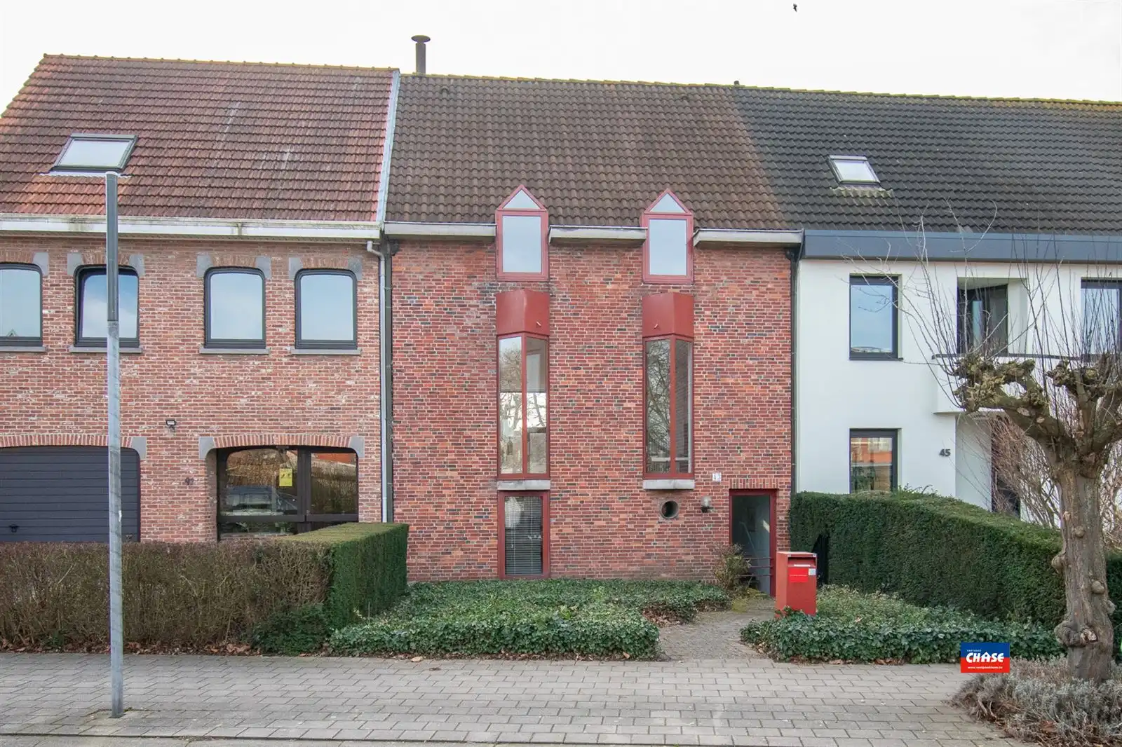 Woning met 5 slaapkamers en zonnige tuin foto {{pictureIndex}}