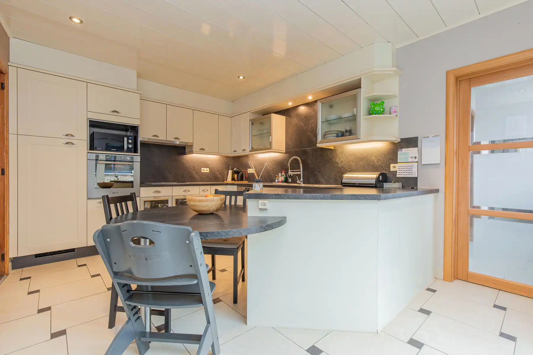 BORSBEKE - Gerenoveerde woning met garage en tuin. foto 6