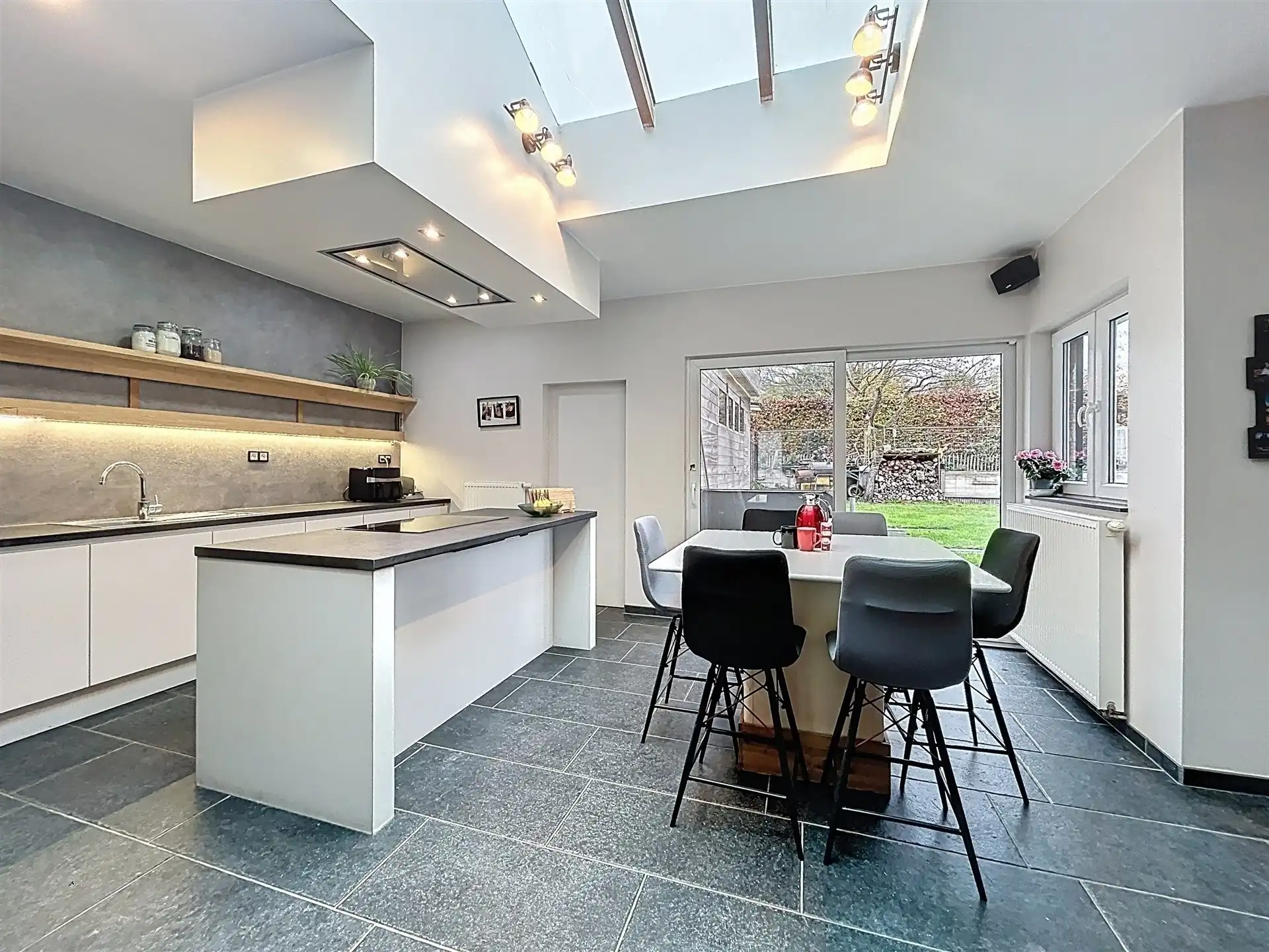 Energiezuinige gezinswoning met 3 slaapkamers en garage. foto 2