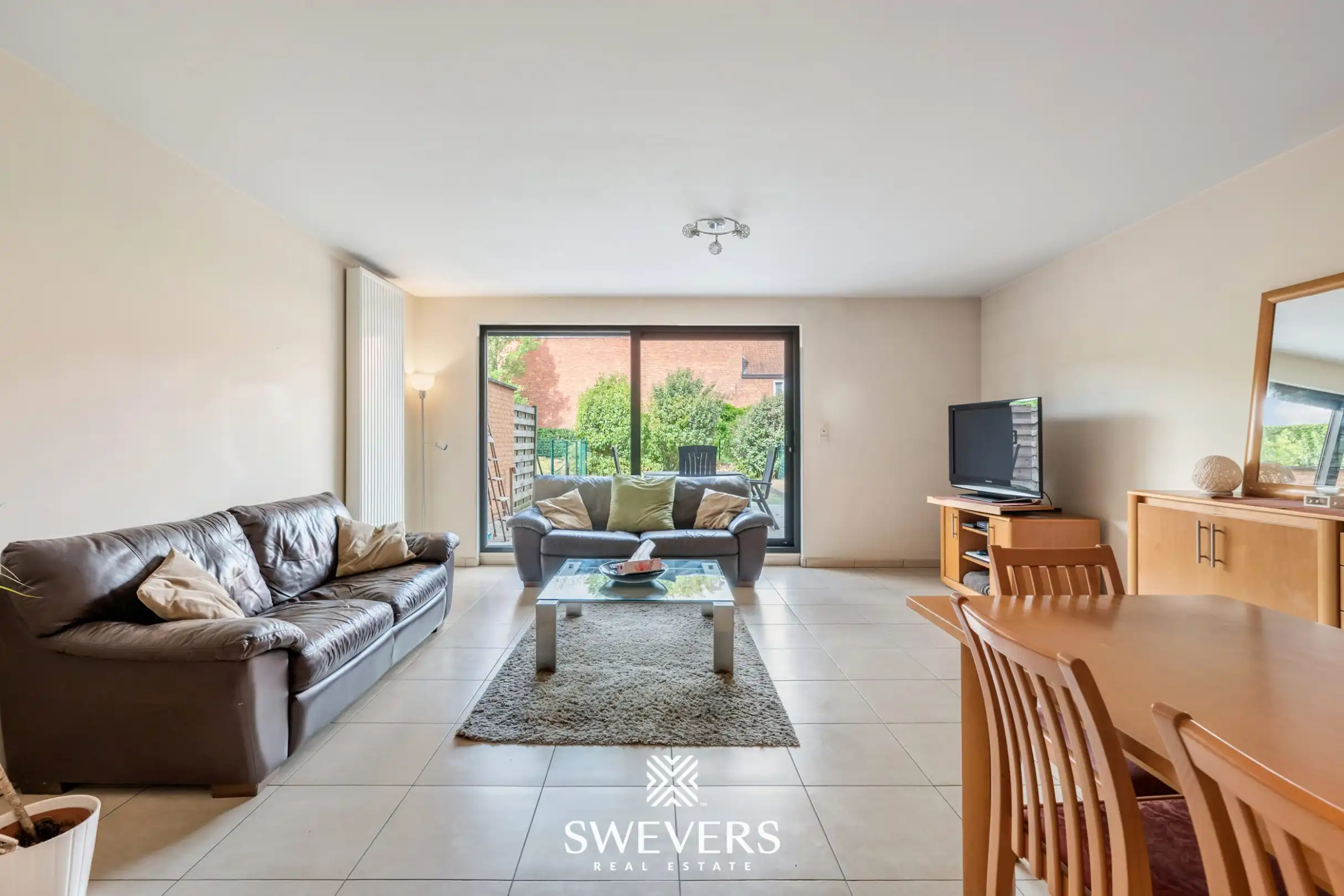 Uitstekend gelegen appartement met 2 slaapkamers, private tuin en ondergrondse staanplaats foto 2