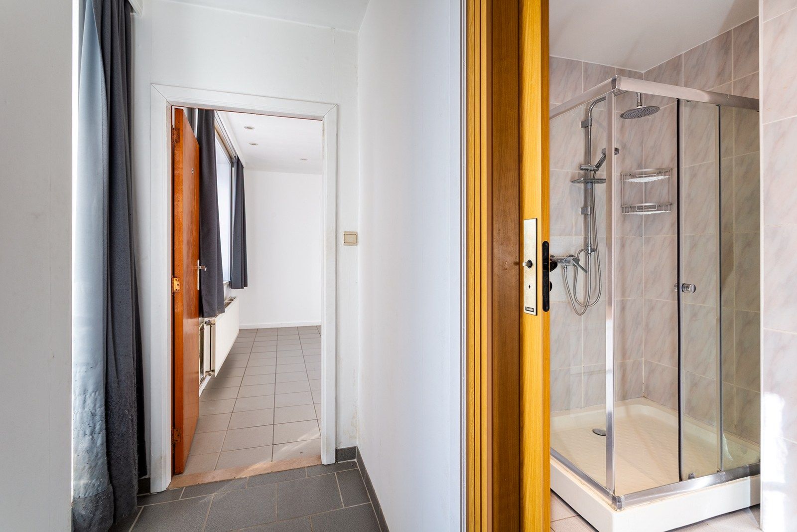 Instapklaar 2-slaapkamerappartement met terras foto 14