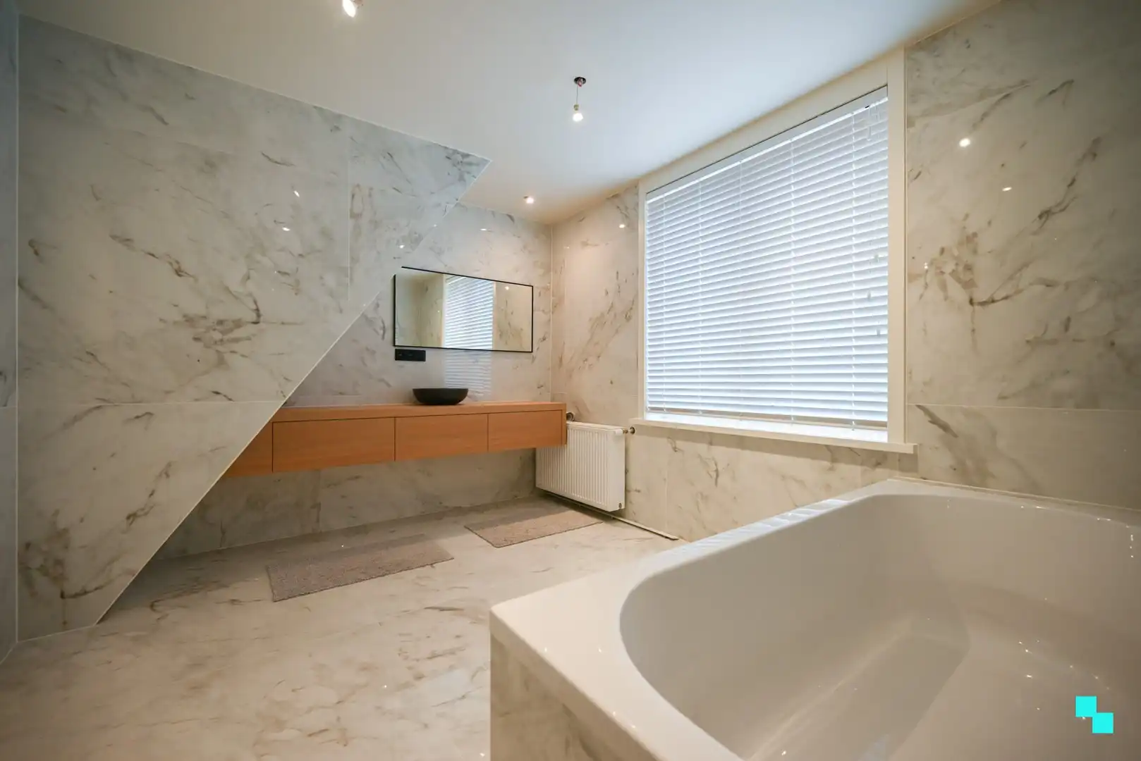 Ruim magazijn met kantoorruimtes en woonst te Lendelede foto 20