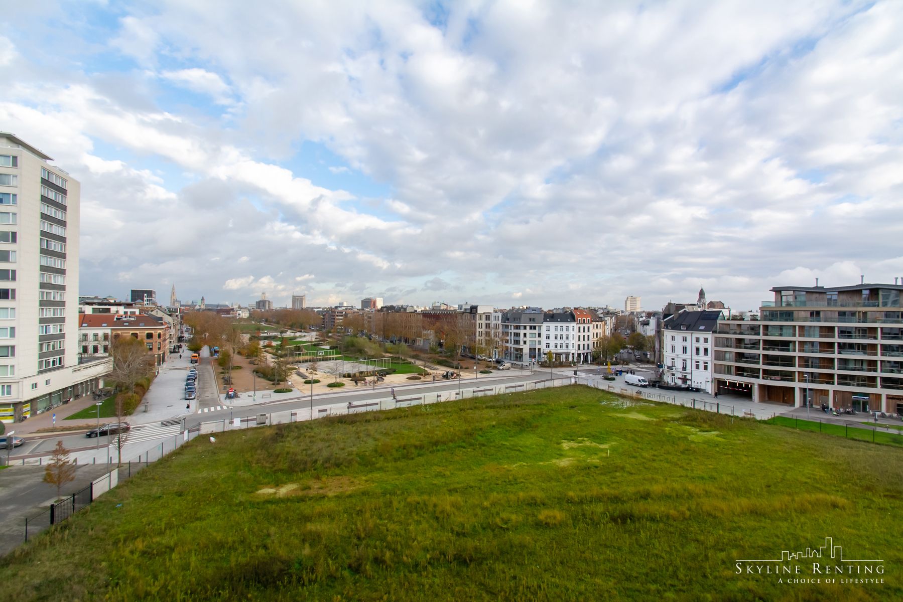 Mooi gemeubeld 2-slaapkamer appt met prachtig TERRAS foto {{pictureIndex}}