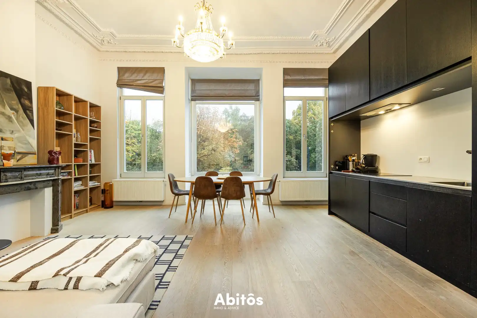 Stijlvol tweeslaapkamerappartement met terras aan het Zuidpark foto 6