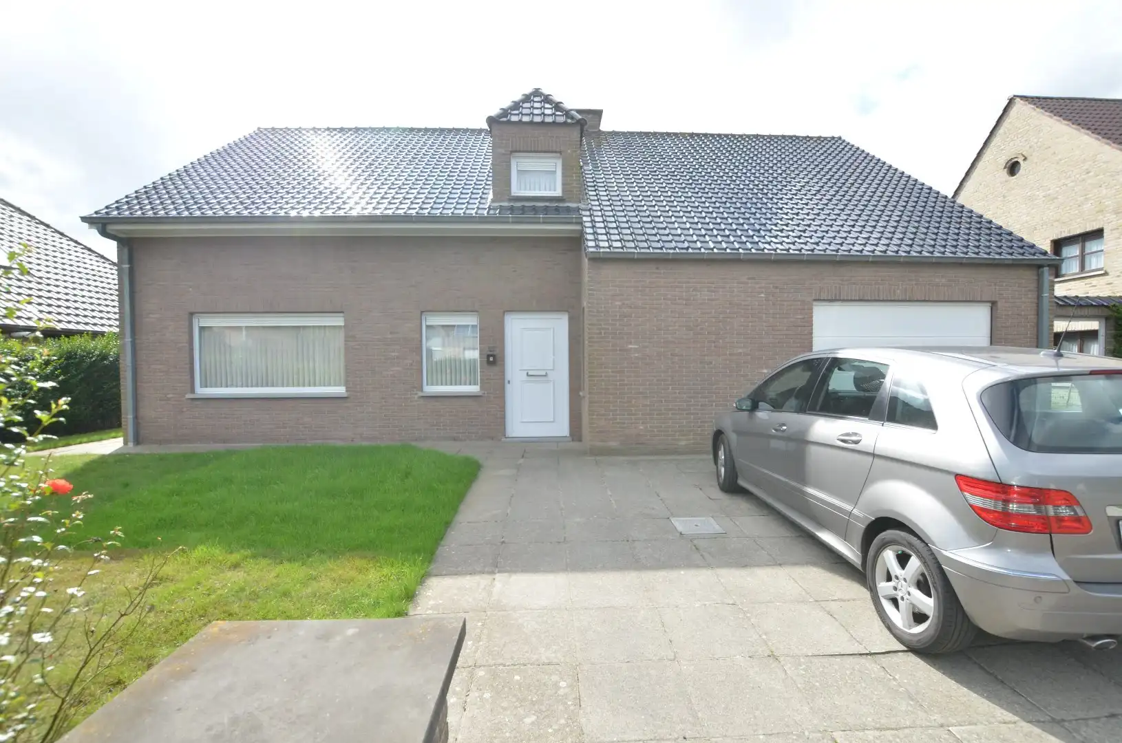 Rustig gelegen villa te Gistel (683m²) foto {{pictureIndex}}