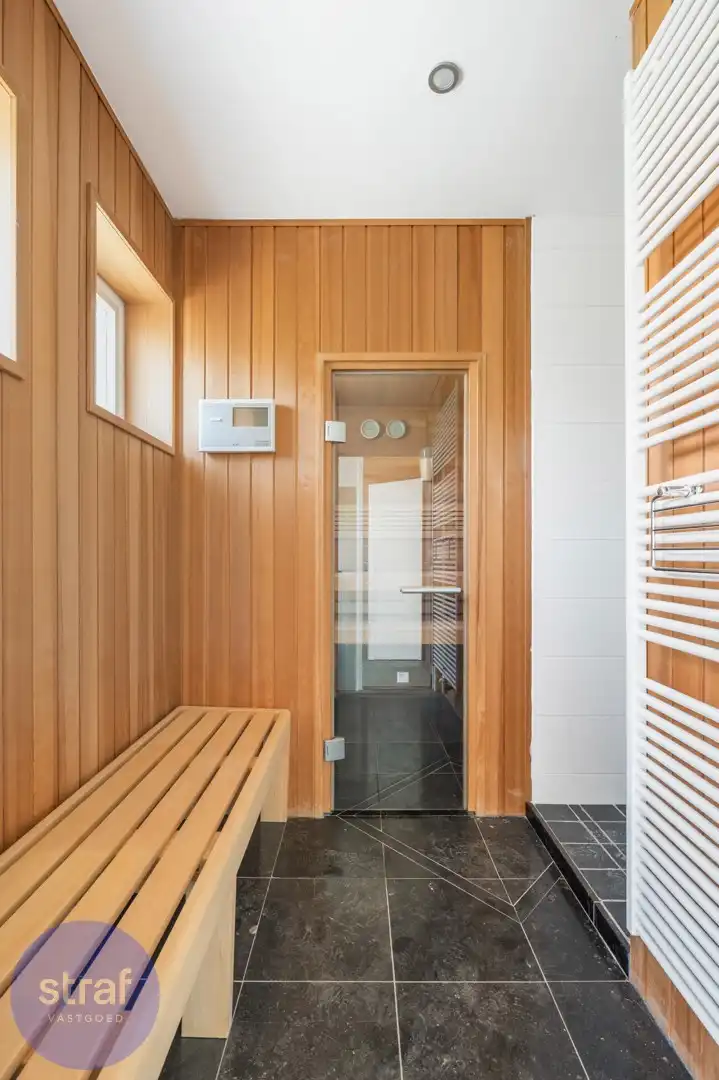 Ruim (en ook groot) huis op Linkeroever&nbsp;met praktijkruimte/ studio foto 9