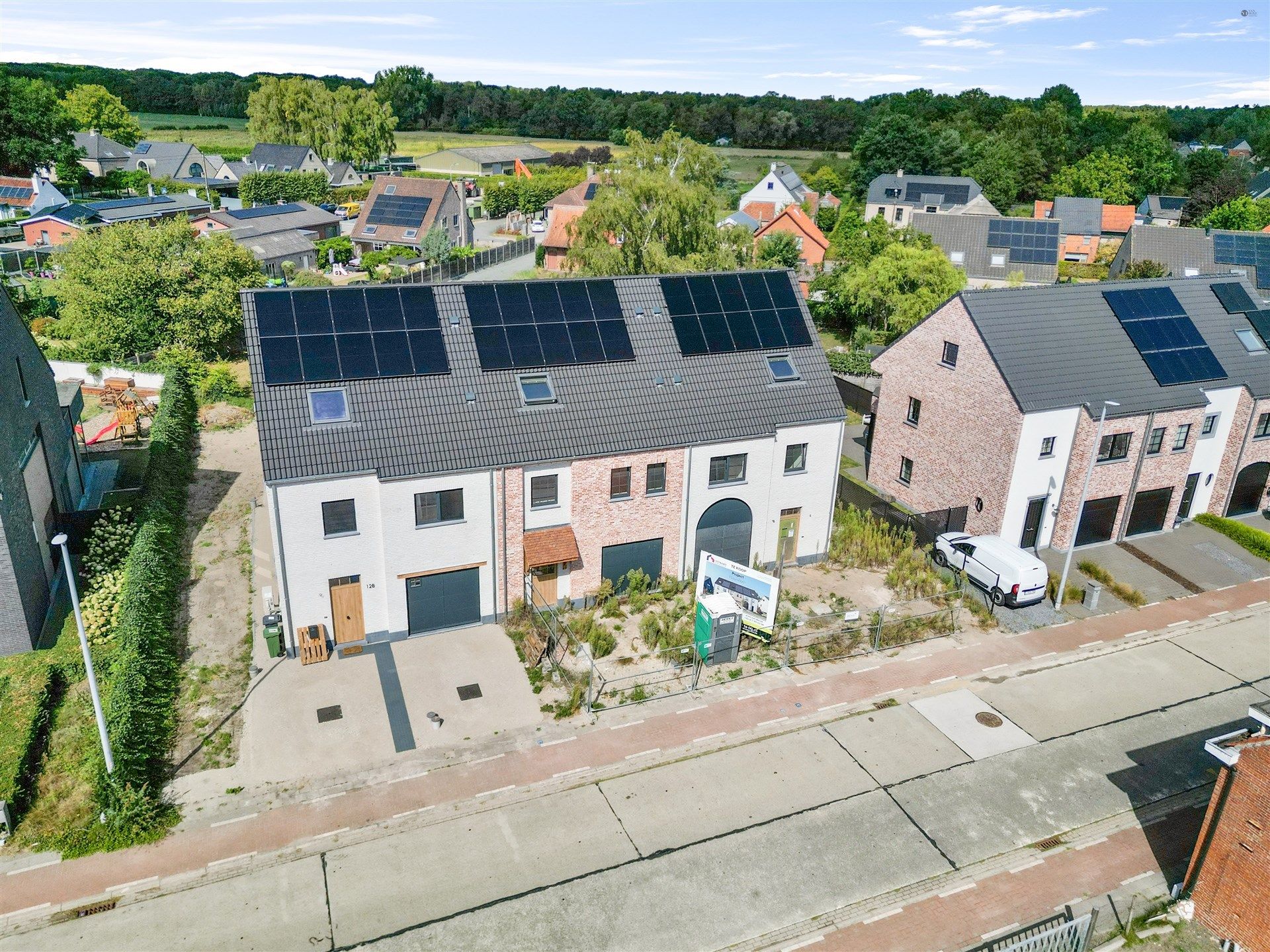 Rijwoning met mogelijkheid tot 5 slaapkamers foto {{pictureIndex}}