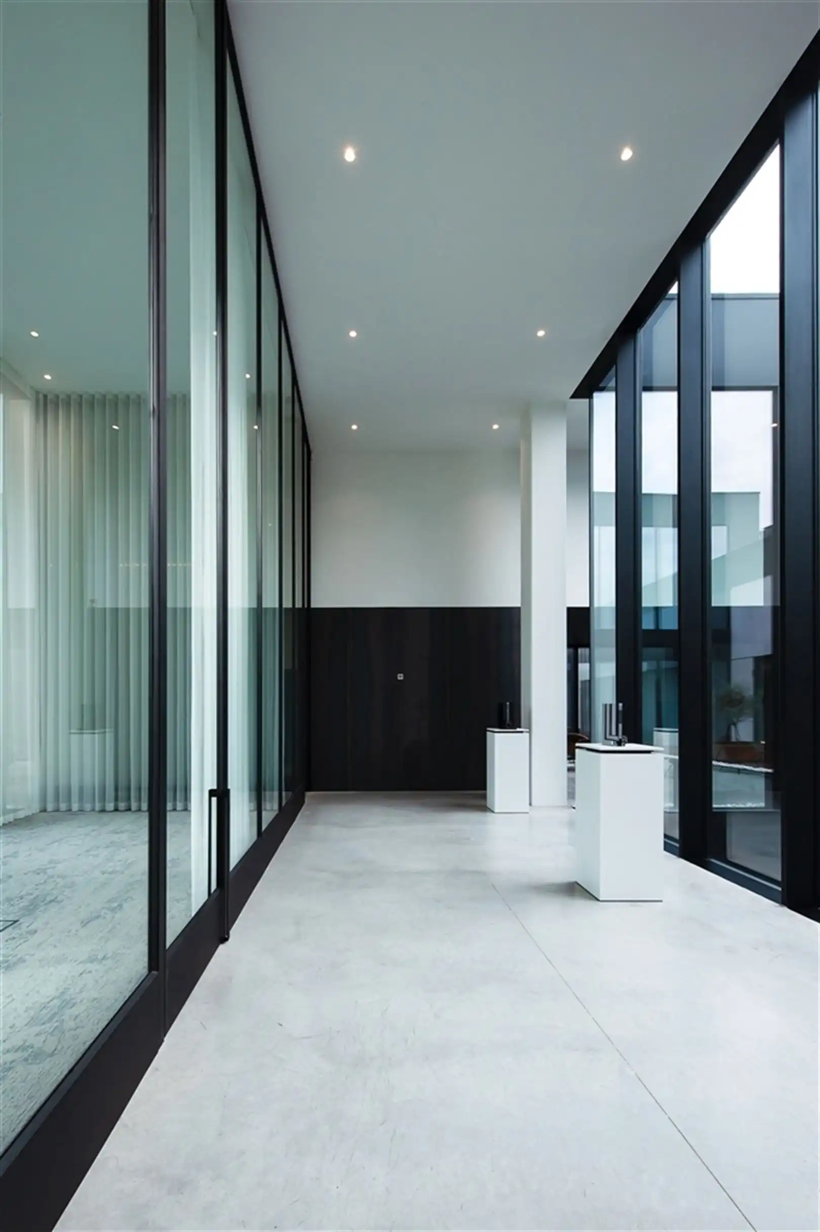 Modern bedrijfspand met kantoren te Harelbeke foto 25