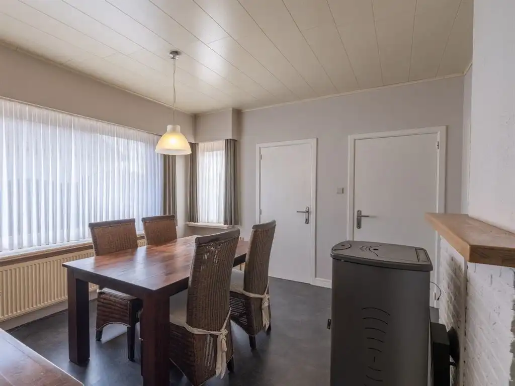 Verzorgde vrijstaande woning, grotendeels gerenoveerd foto 15